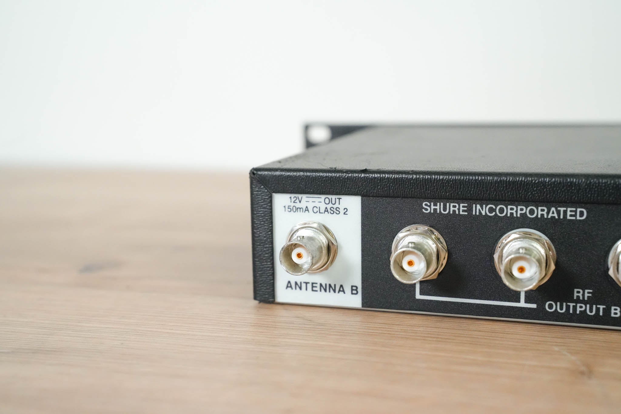 Shure UA844SWB Antenna Distribution System - 470-952 MHz NO POWER SUPPLY