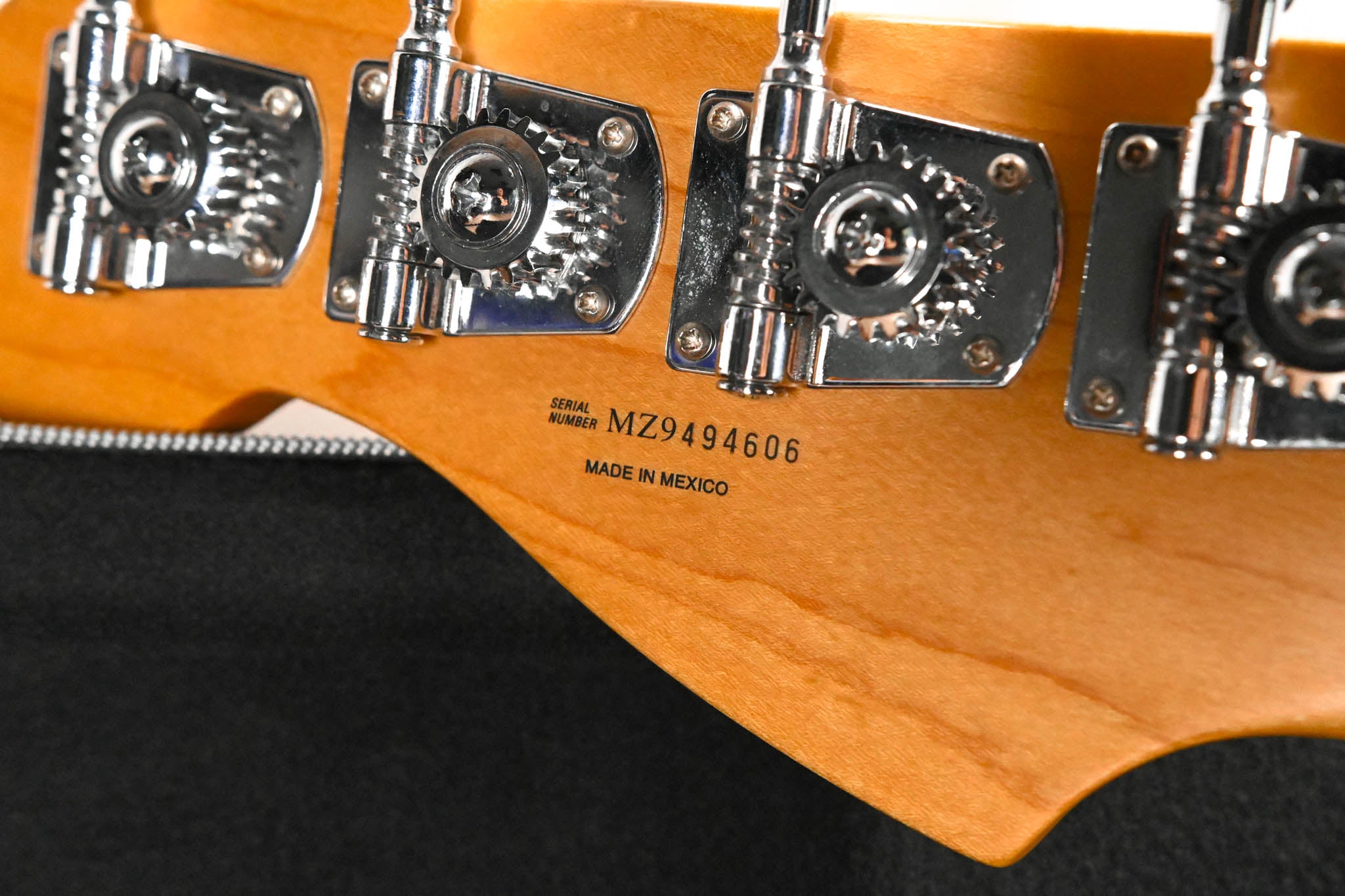Fender Precision Bass 2009 MIM Sunburst With Case