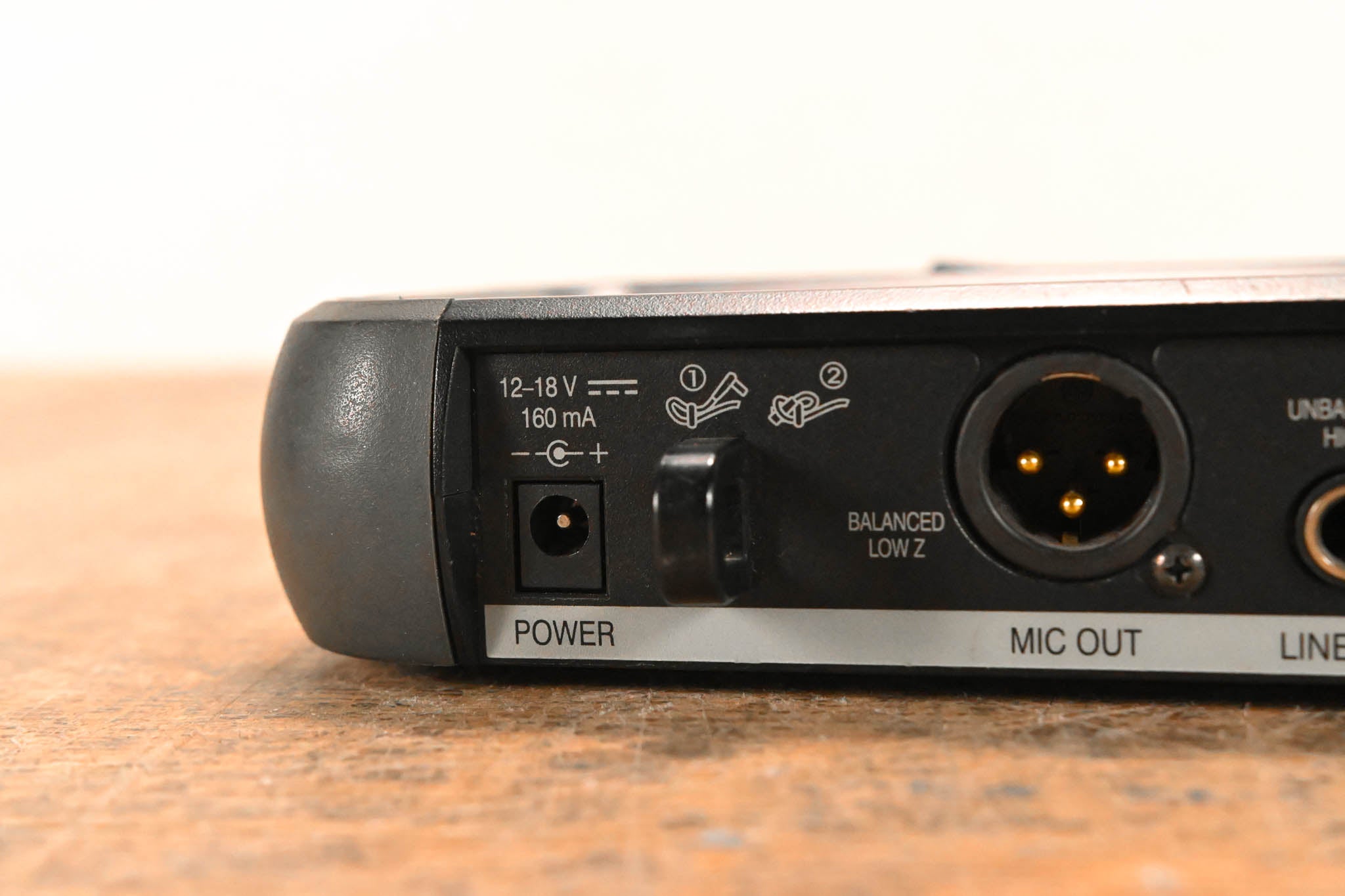 Shure PGX4 Wireless Diversity Receiver - H6 Band: 524-542 MHz