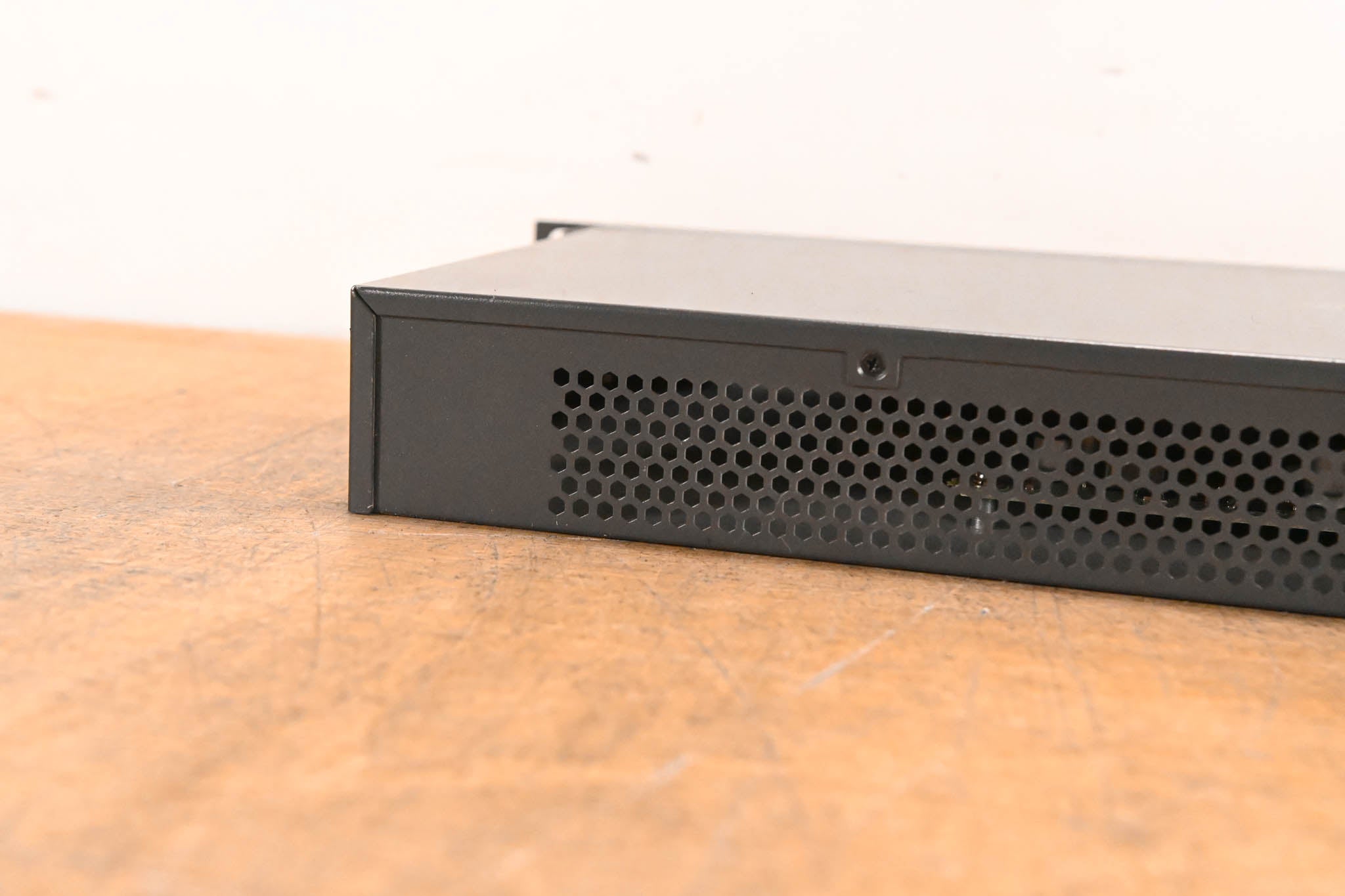 TP-Link TL-SG1016 16-Port Gigabit Switch