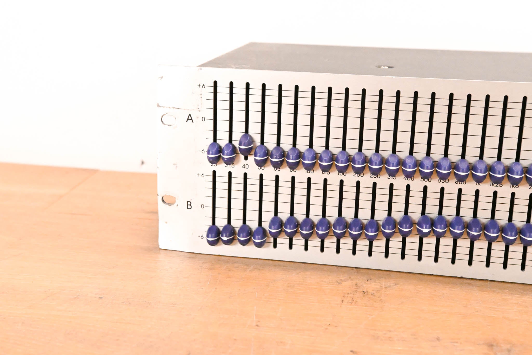 Klark Teknik DN370 Dual-Channel 30-Band 1/3 Octave Graphic Equalizer
