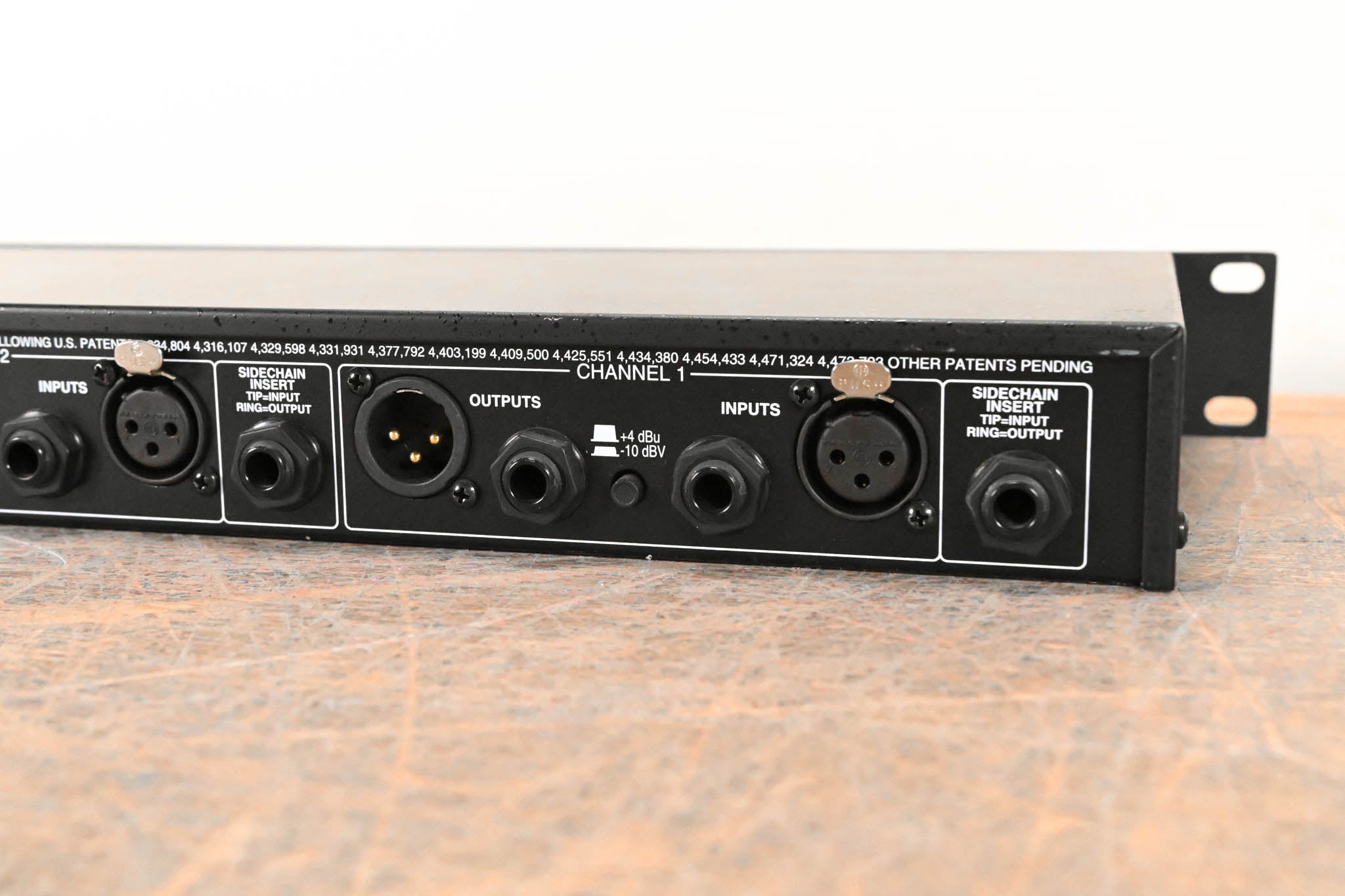 dbx 166XL 2-Channel Compressor/Limiter/Gate