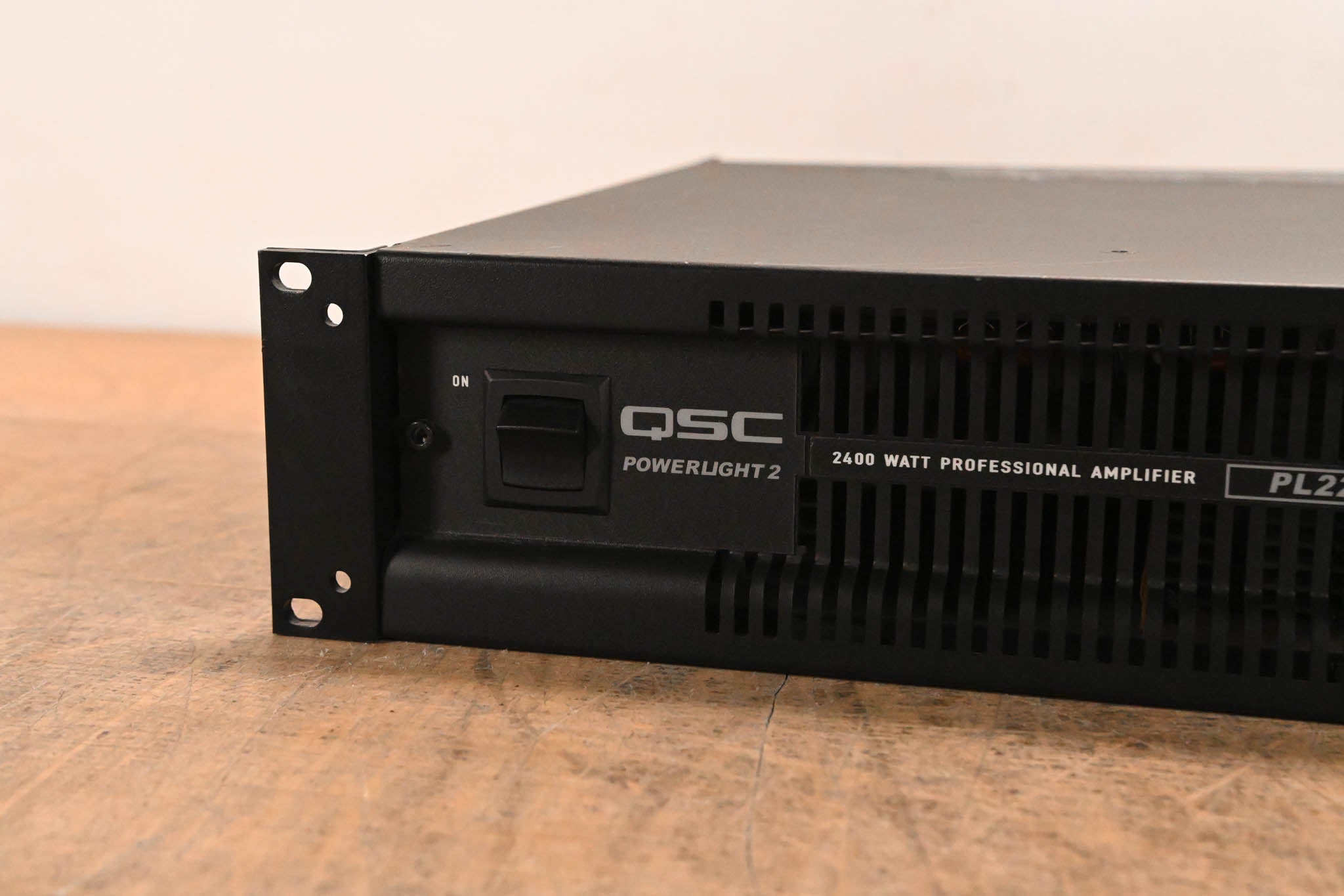 QSC PL224 PowerLight 2 Series 2-Channel Power Amplifier