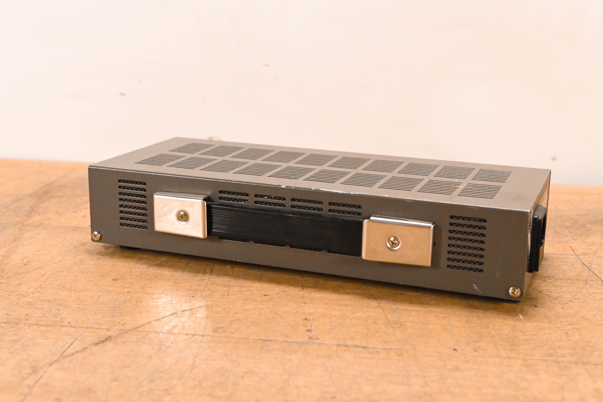 IDX System Technology IA-200a Dual-Channel Camera Power Supply