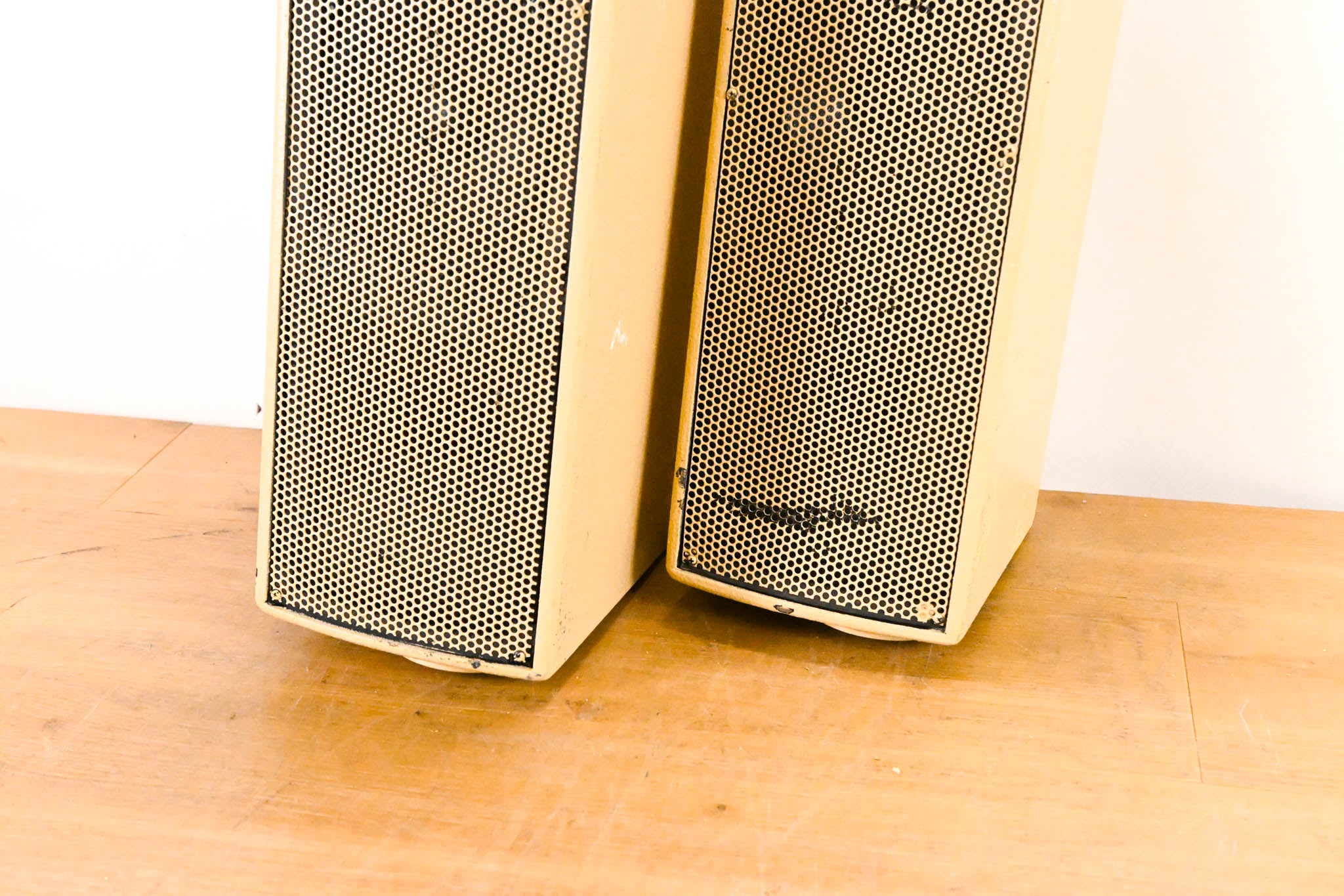 EAW UB52 Two-Way Full-Range Loudspeaker (PAIR)