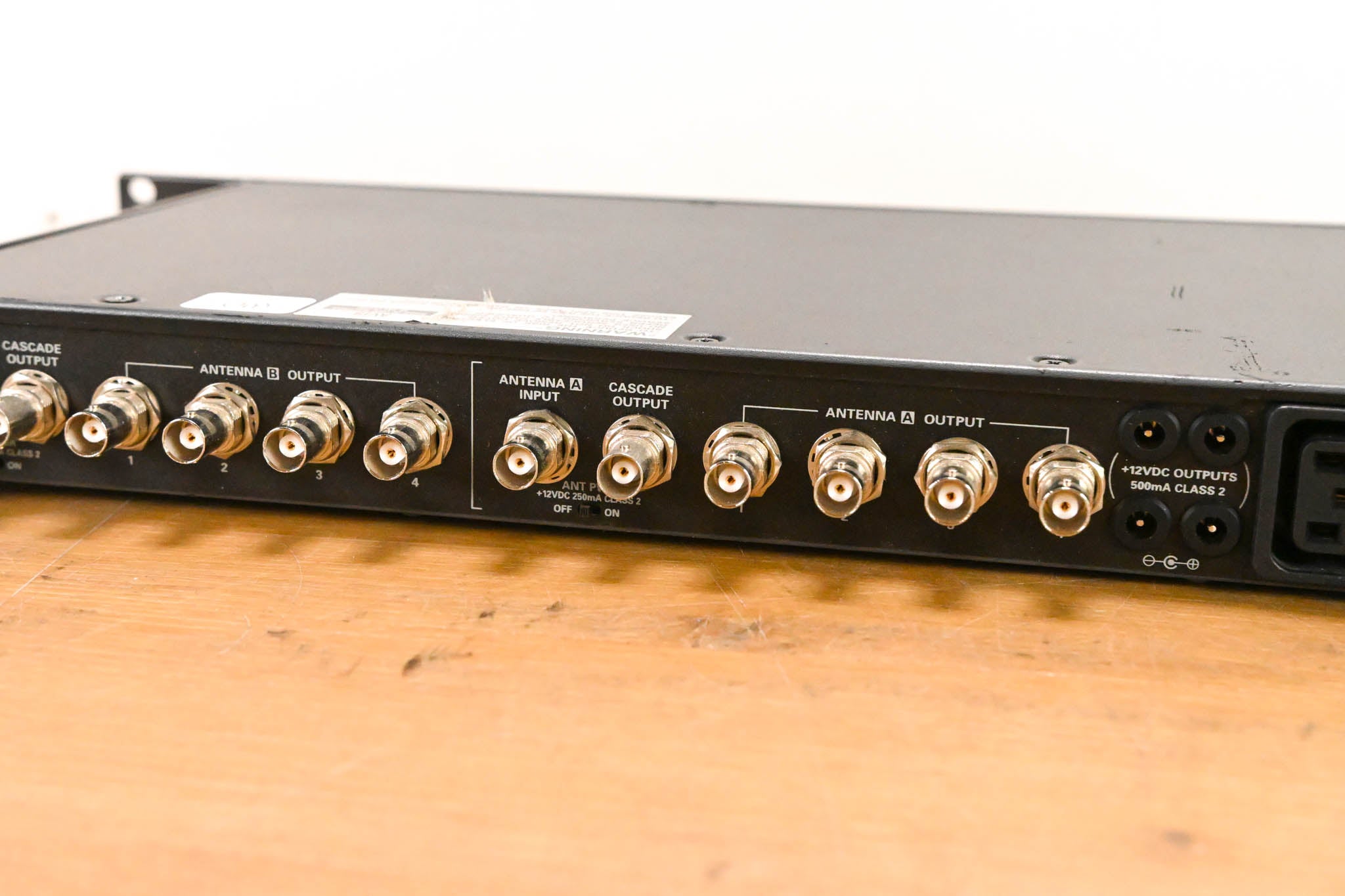 Audio-Technica AEW-DA660D UHF Antenna Distribution System