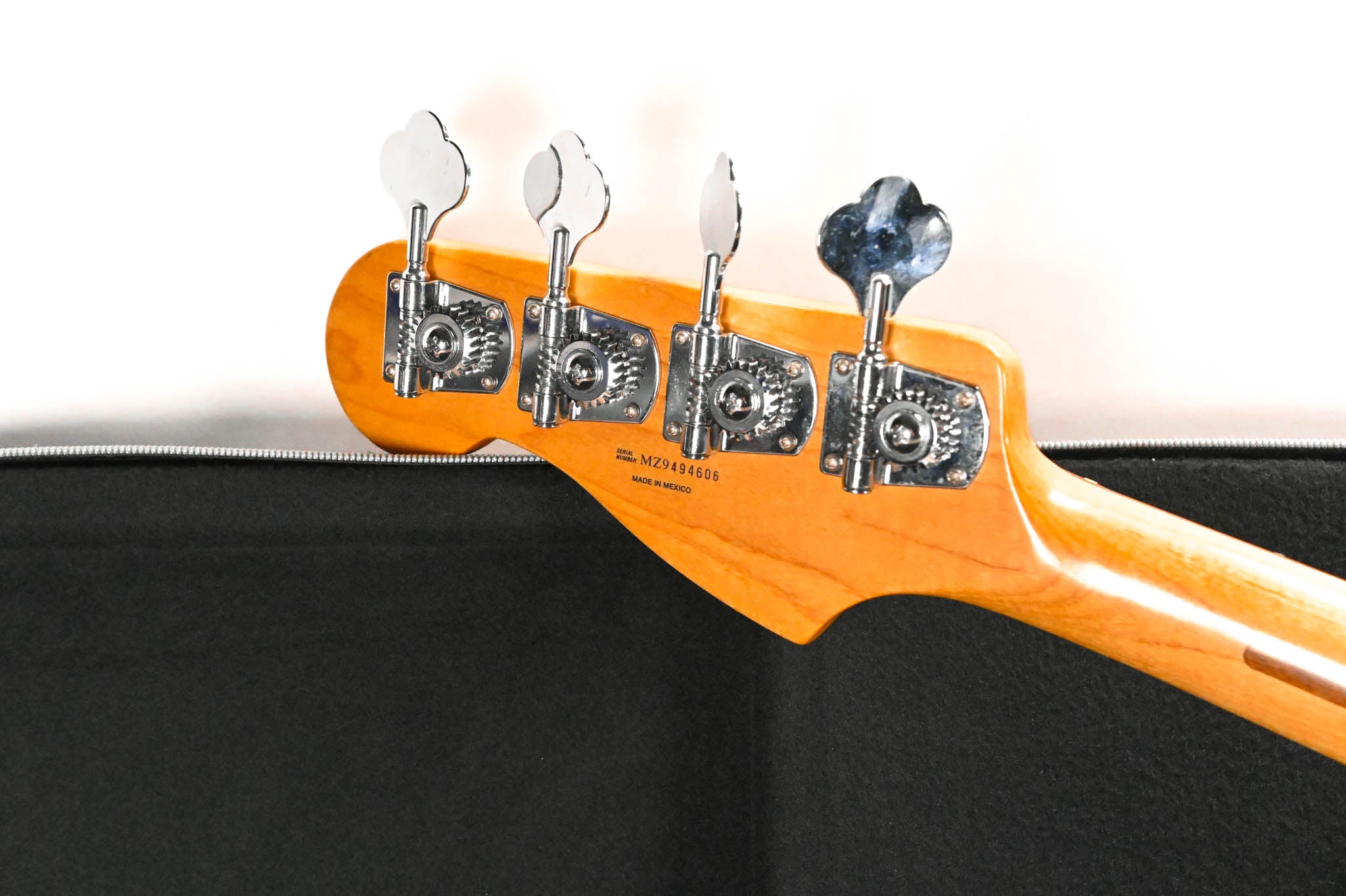 Fender Precision Bass 2009 MIM Sunburst With Case