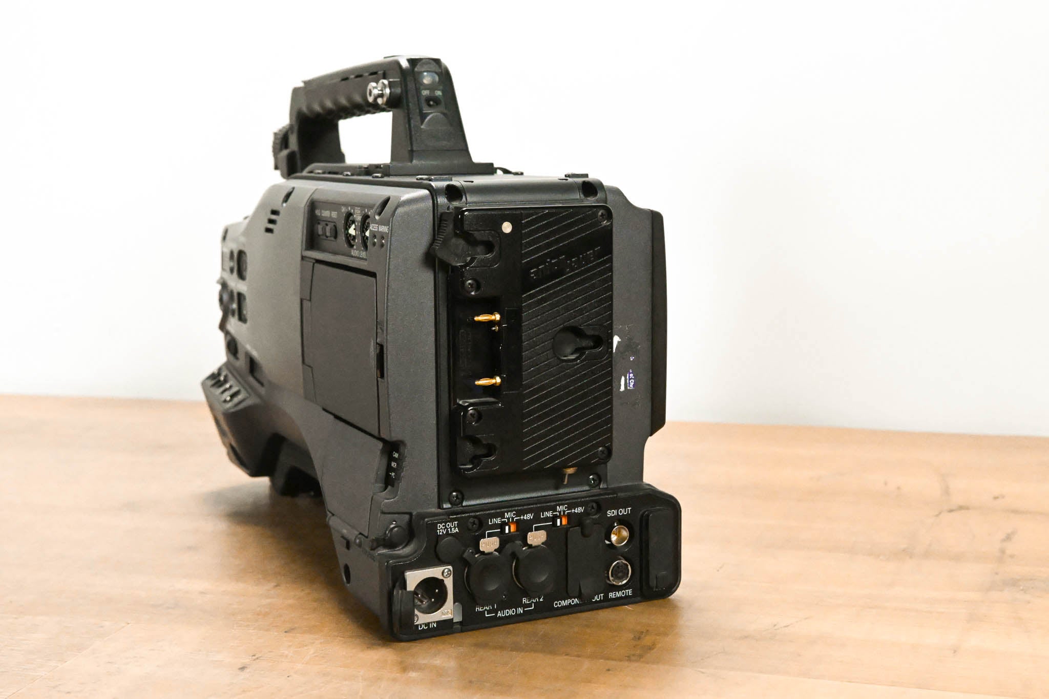 Panasonic AG-HPX500P 2/3" Shoulder-Mounted P2HD Camcorder