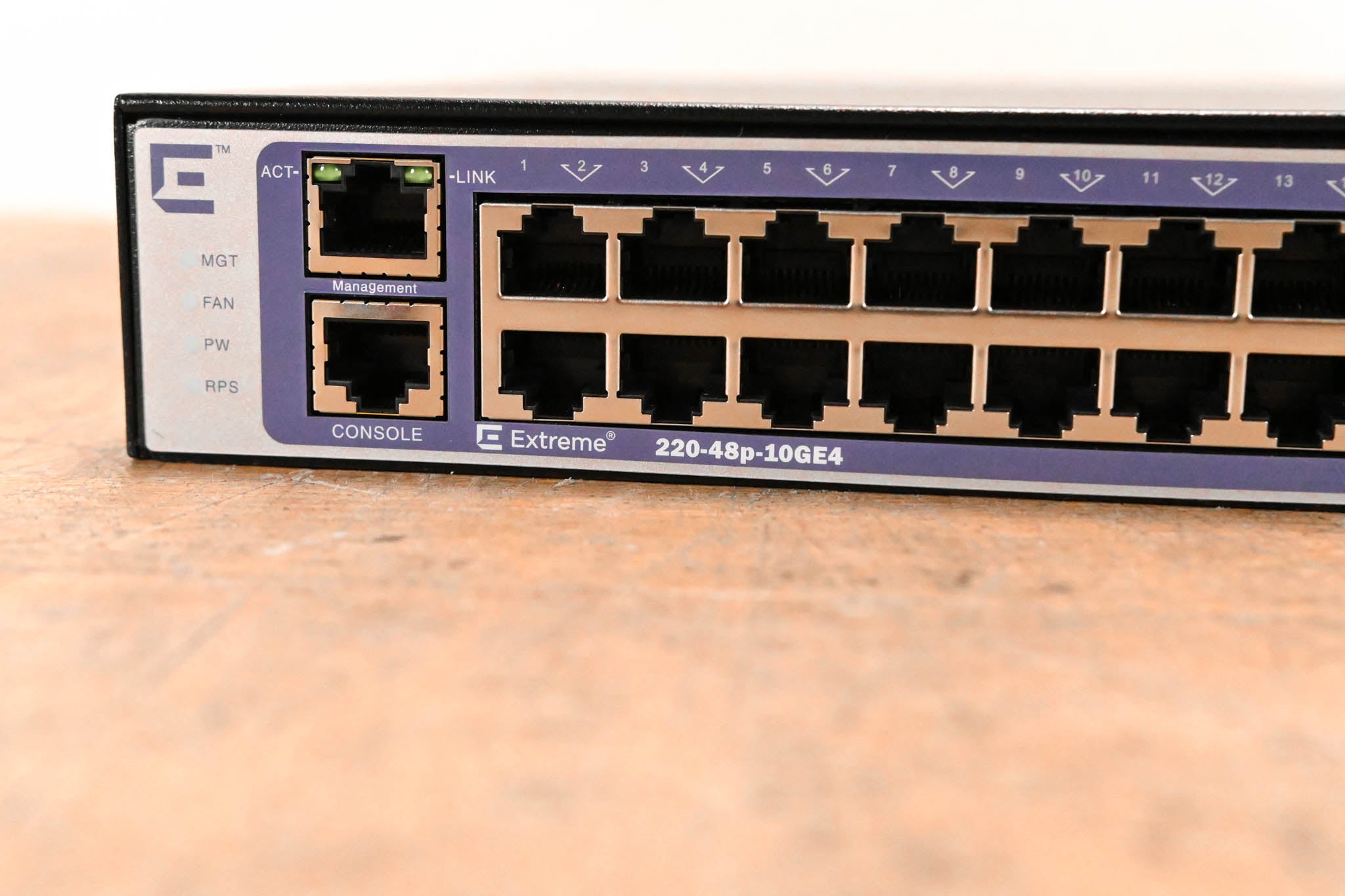 Extreme Networks 220-48P-10GE4 ExtremeSwitching 220 48-Port Switch