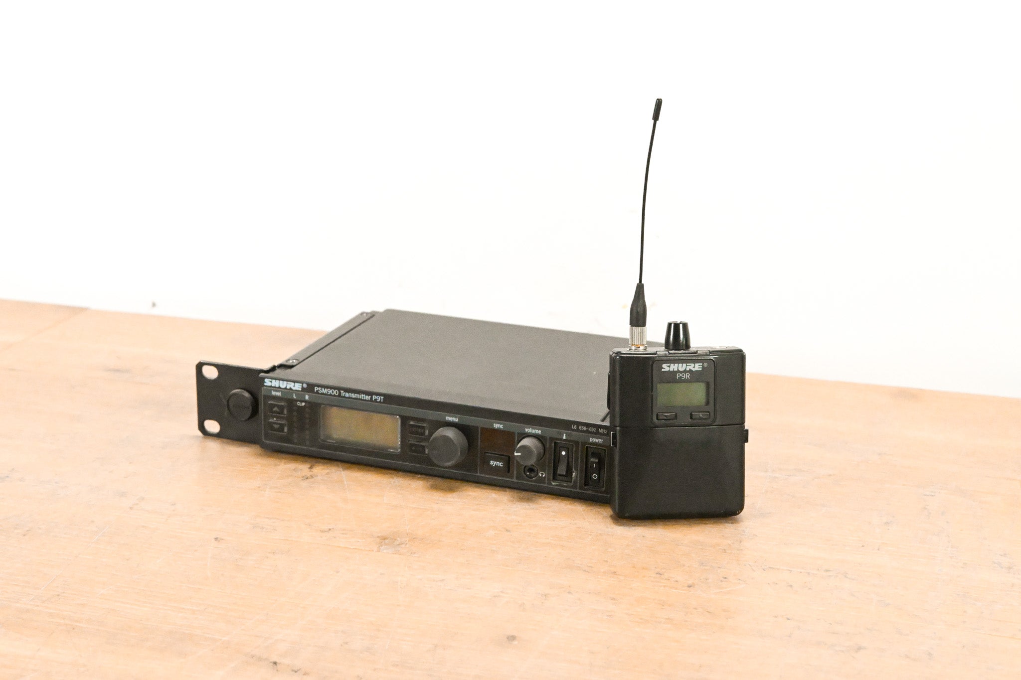 Shure PSM 900 Wireless IEM System L6 Band: 656-692 MHz (NO POWER SUPPLY)