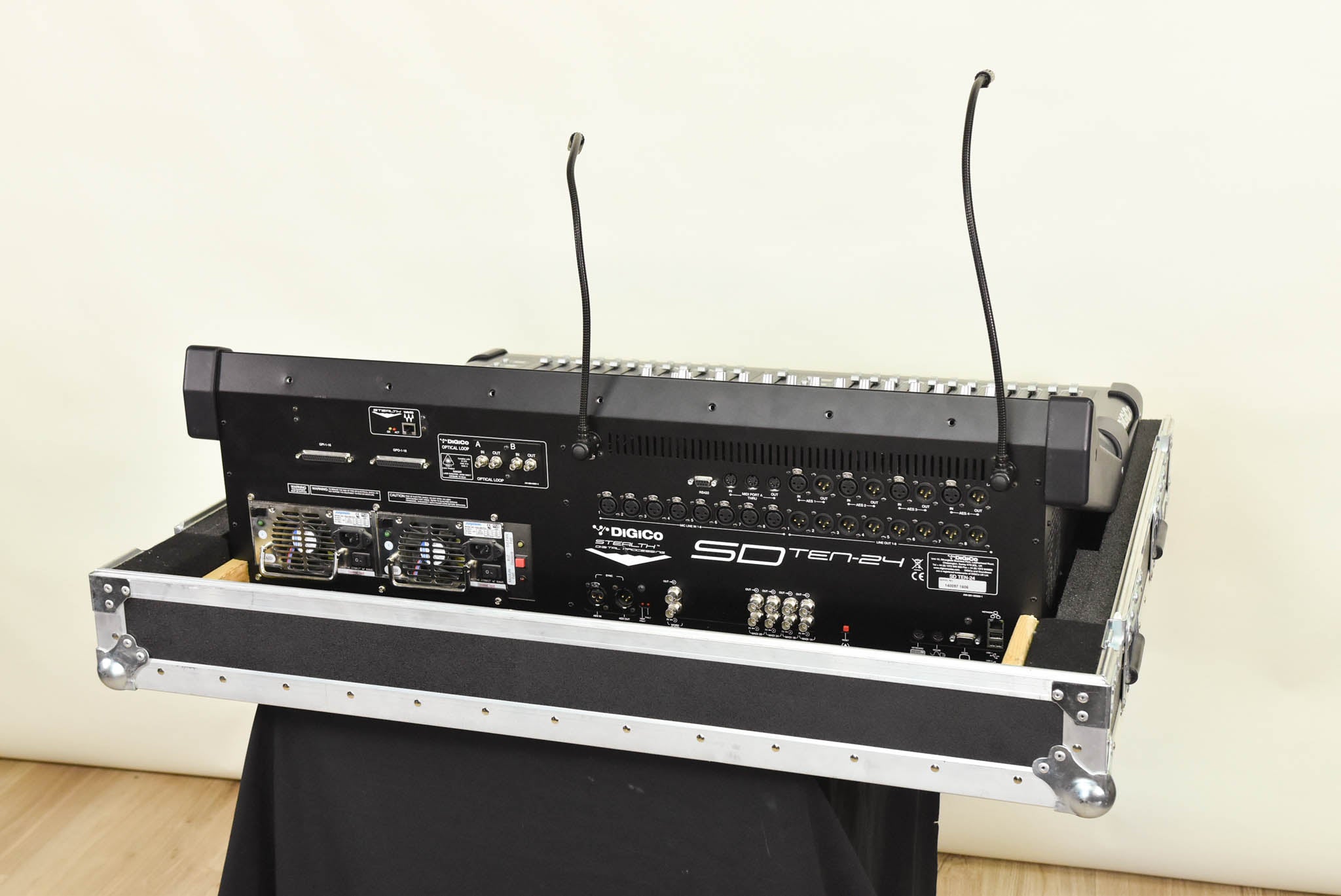 DiGiCo SD10-24 Digital Mixing Console with Road Case CG00ZXH