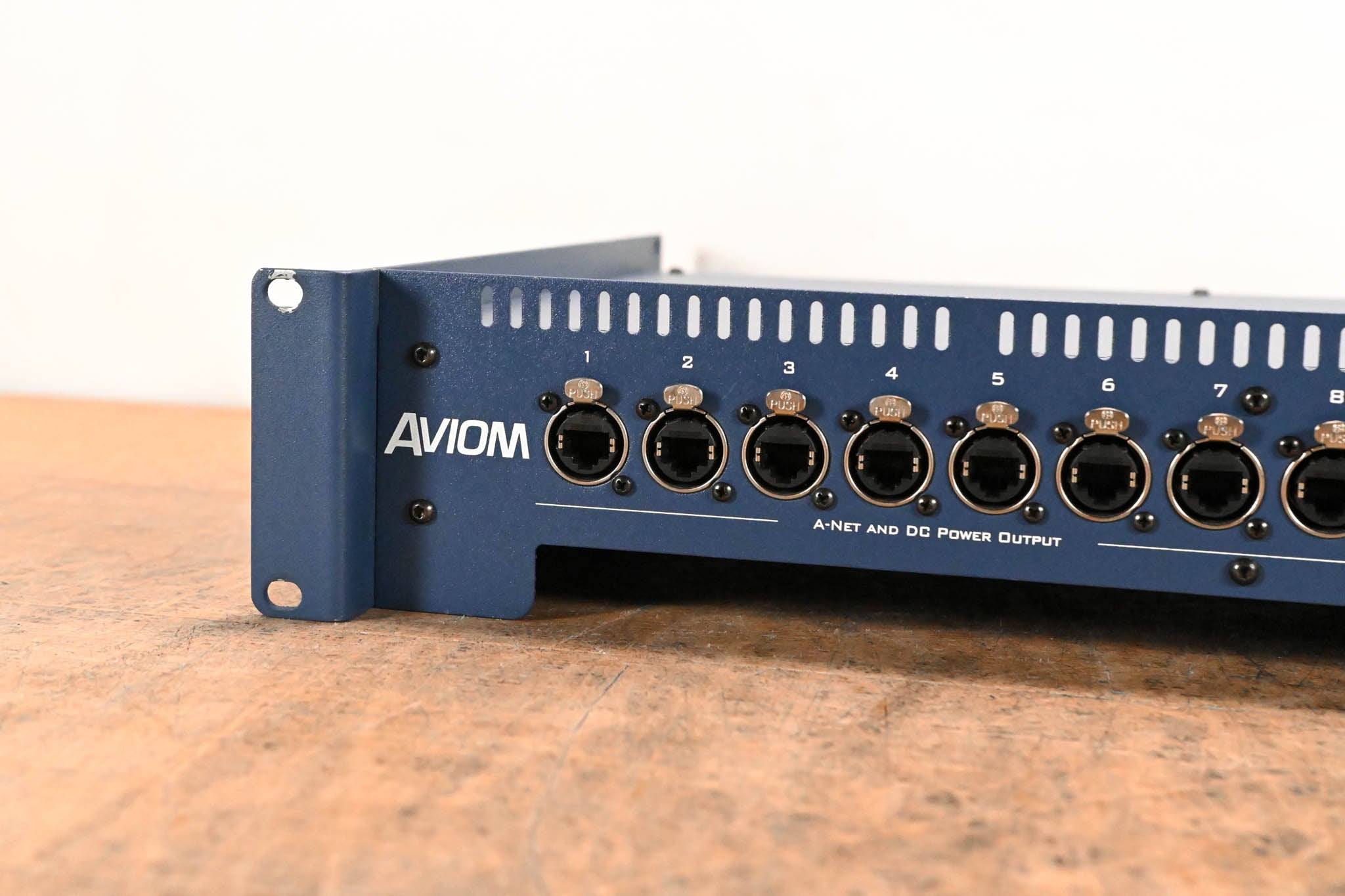 Aviom A-16D Pro A-Net Distributor