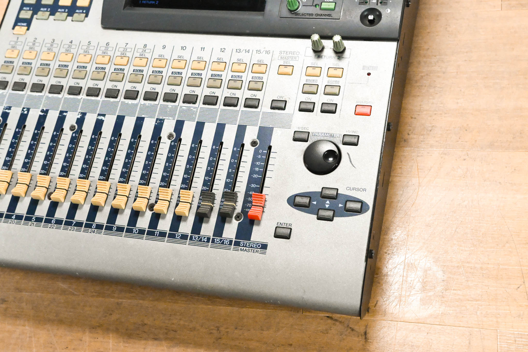 Yamaha 01V 16-Channel Digital Audio Console
