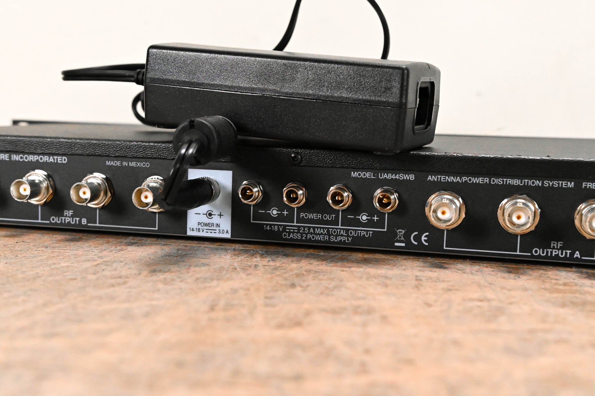 Shure UA844SWB Antenna Distribution System - 470-952 MHz