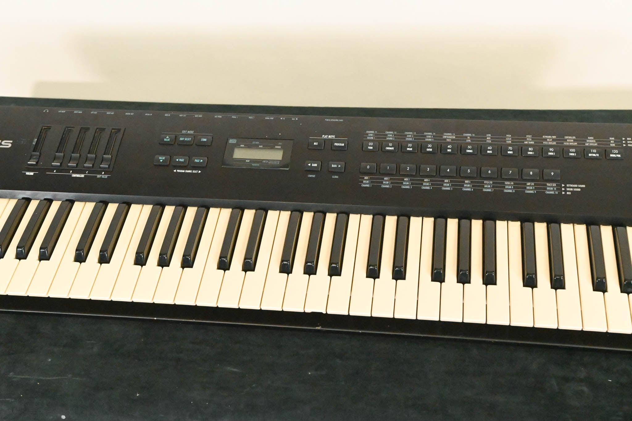 Alesis QS7 76-Key Synthesizer Keyboard