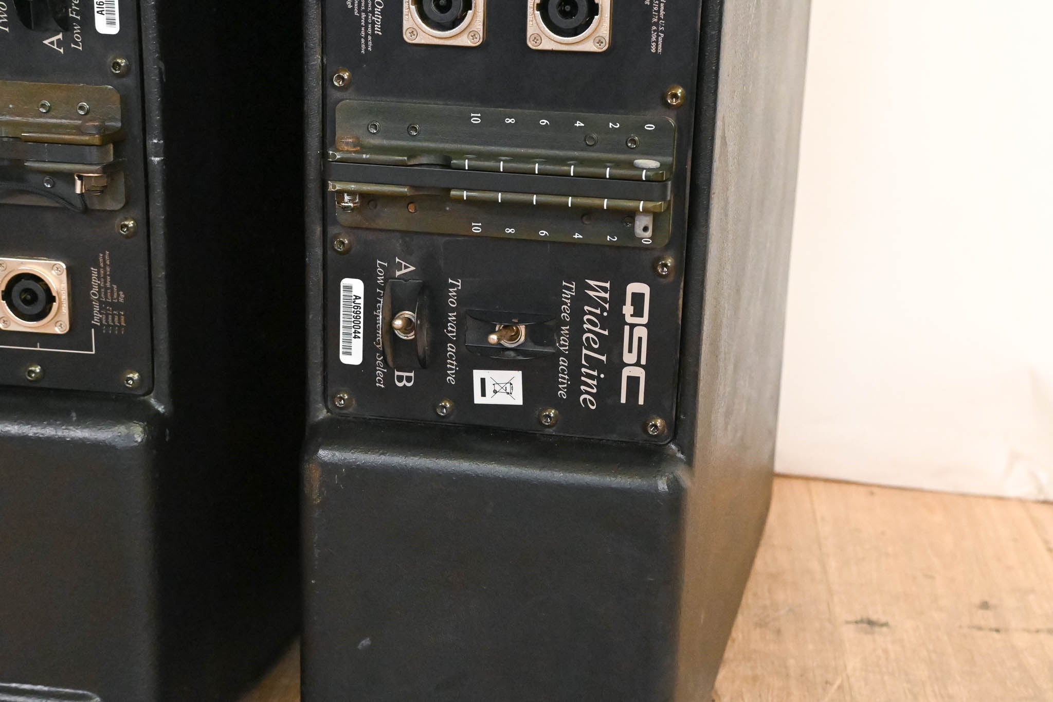 QSC WideLine-10 Dual 10-Inch Wide Line Array Speaker (PAIR)