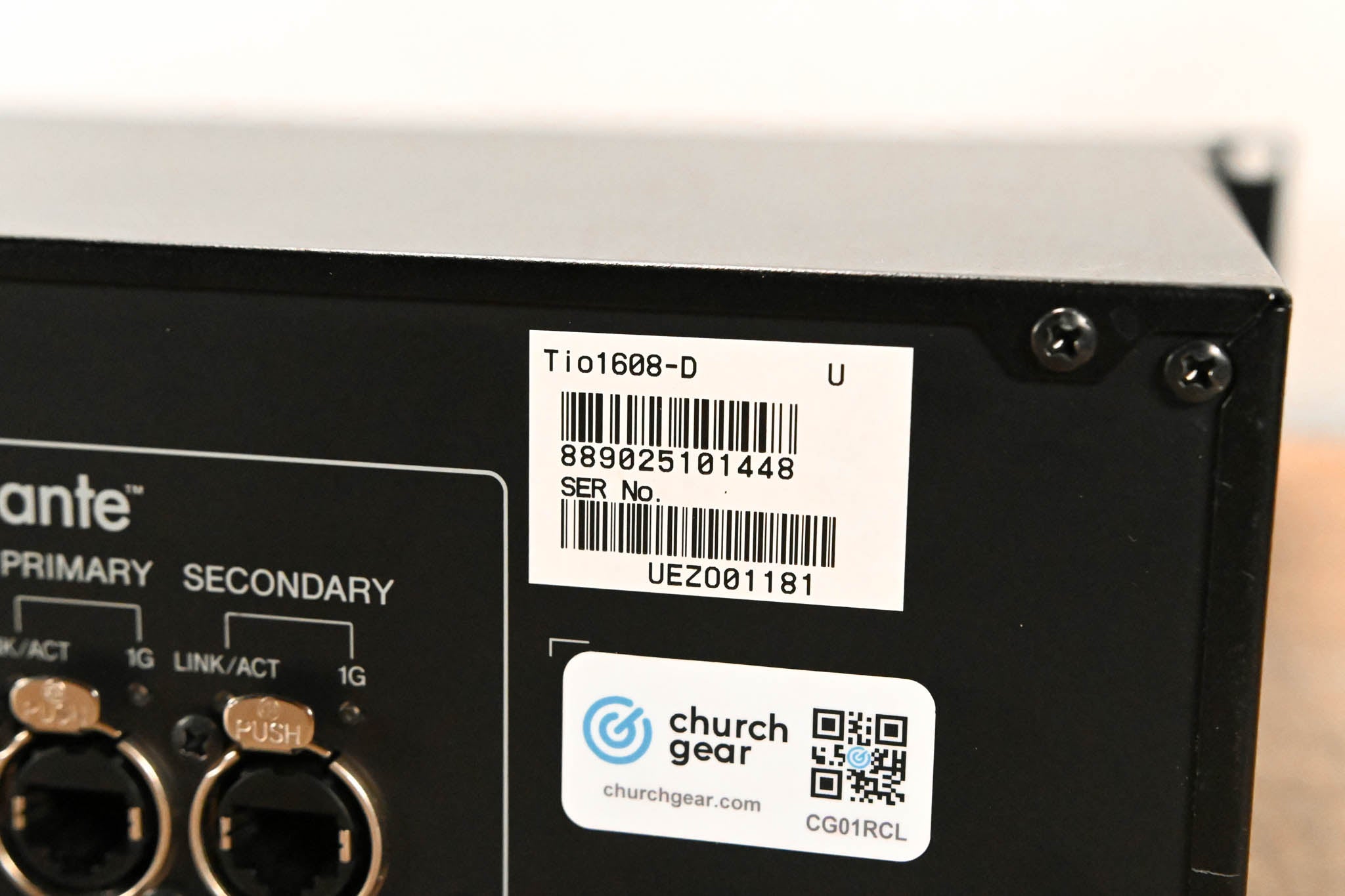 Yamaha Tio1608-D 16-Input/8-Output Dante Stagebox for TF Series Mixers