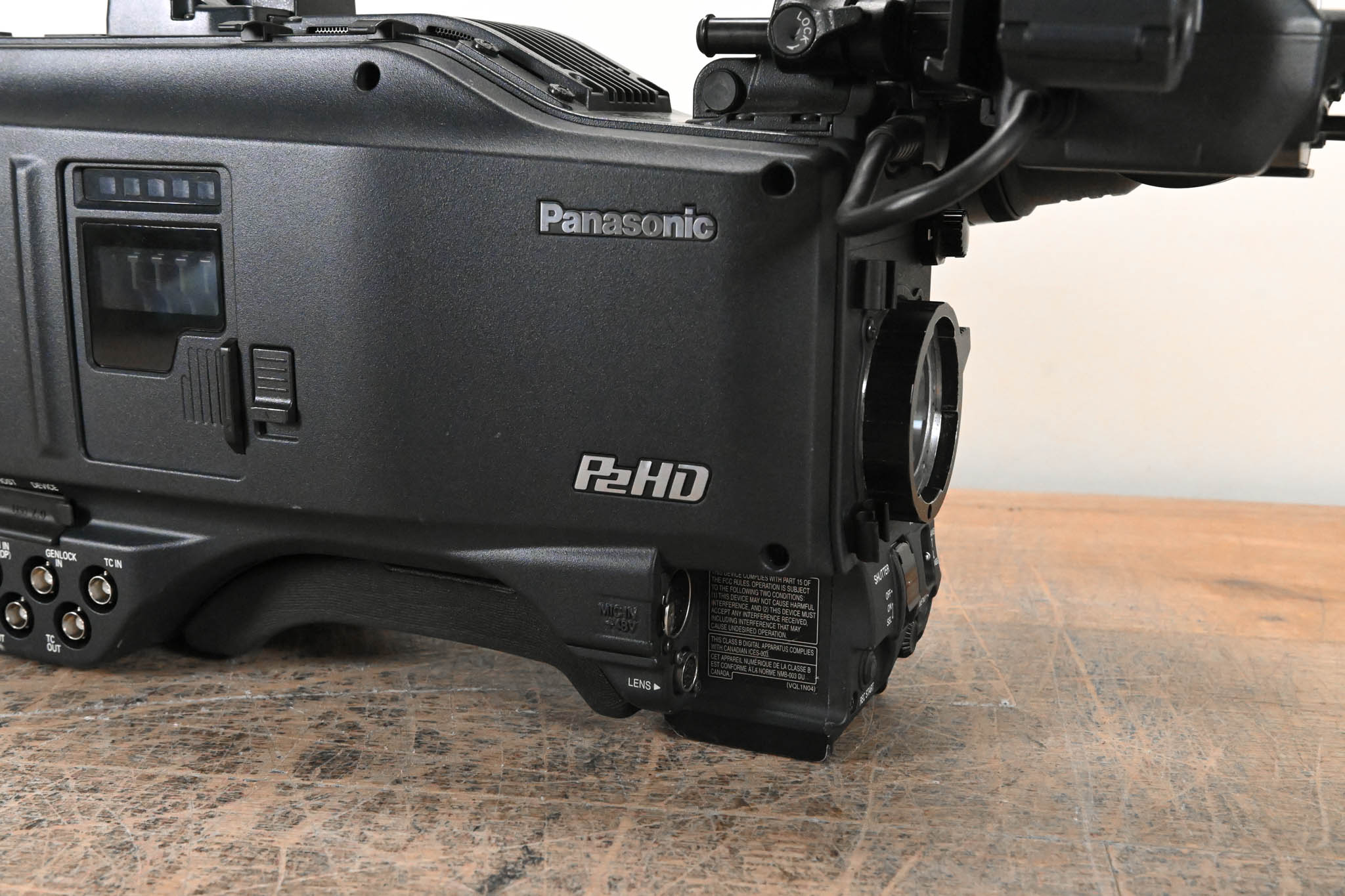 Panasonic AJ-HPX2000P 2/3" 3CCD P2 HD/SD Multi-Format Camcorder