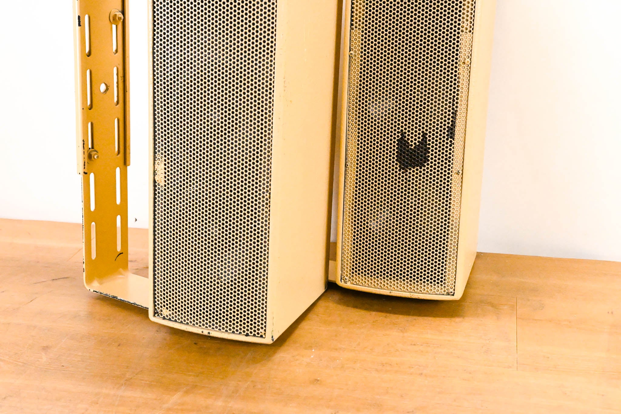 EAW UB52 Two-Way Full-Range Loudspeaker (PAIR)