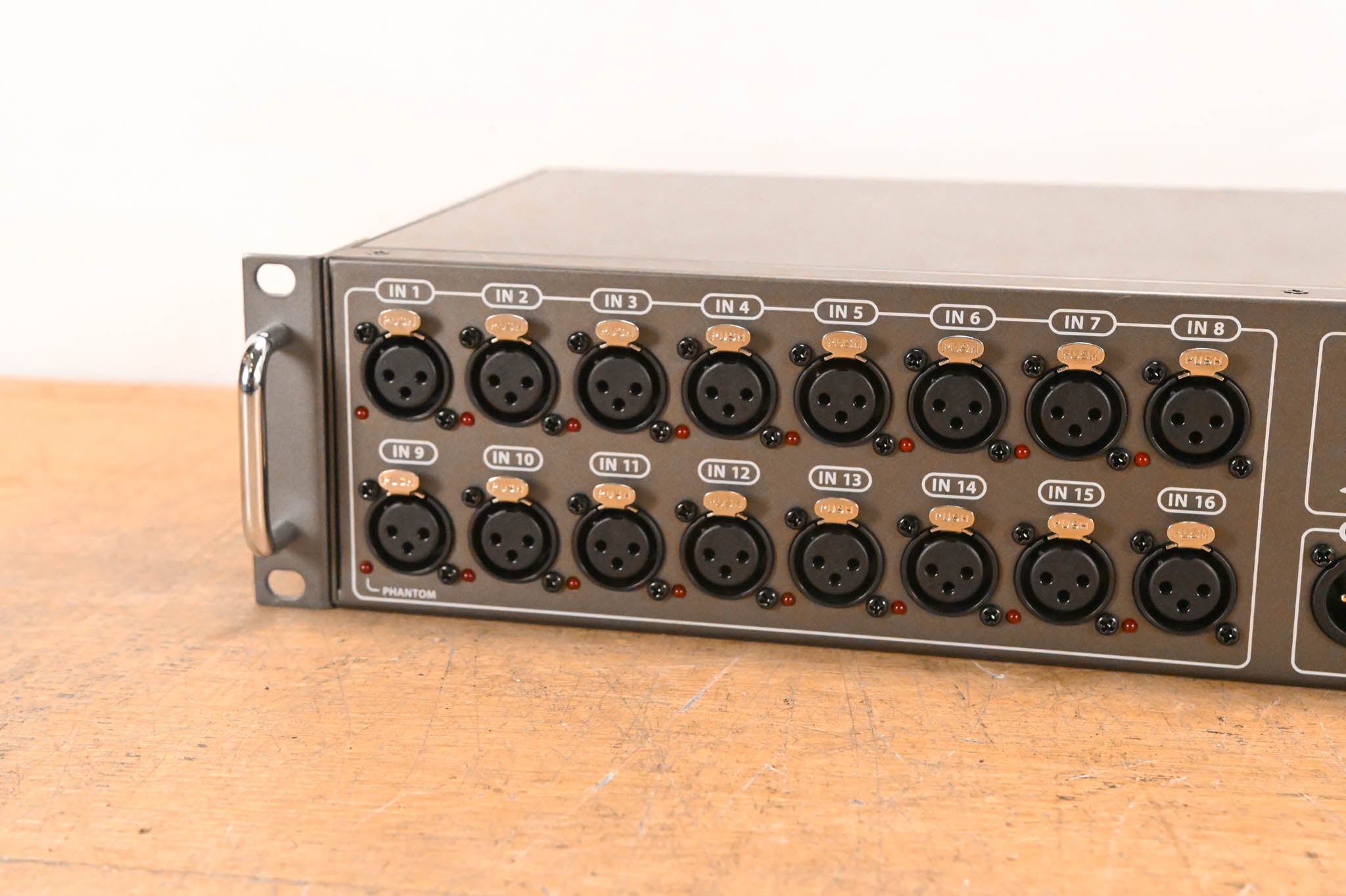 Behringer S16 16 x 8 Digital Stage Box