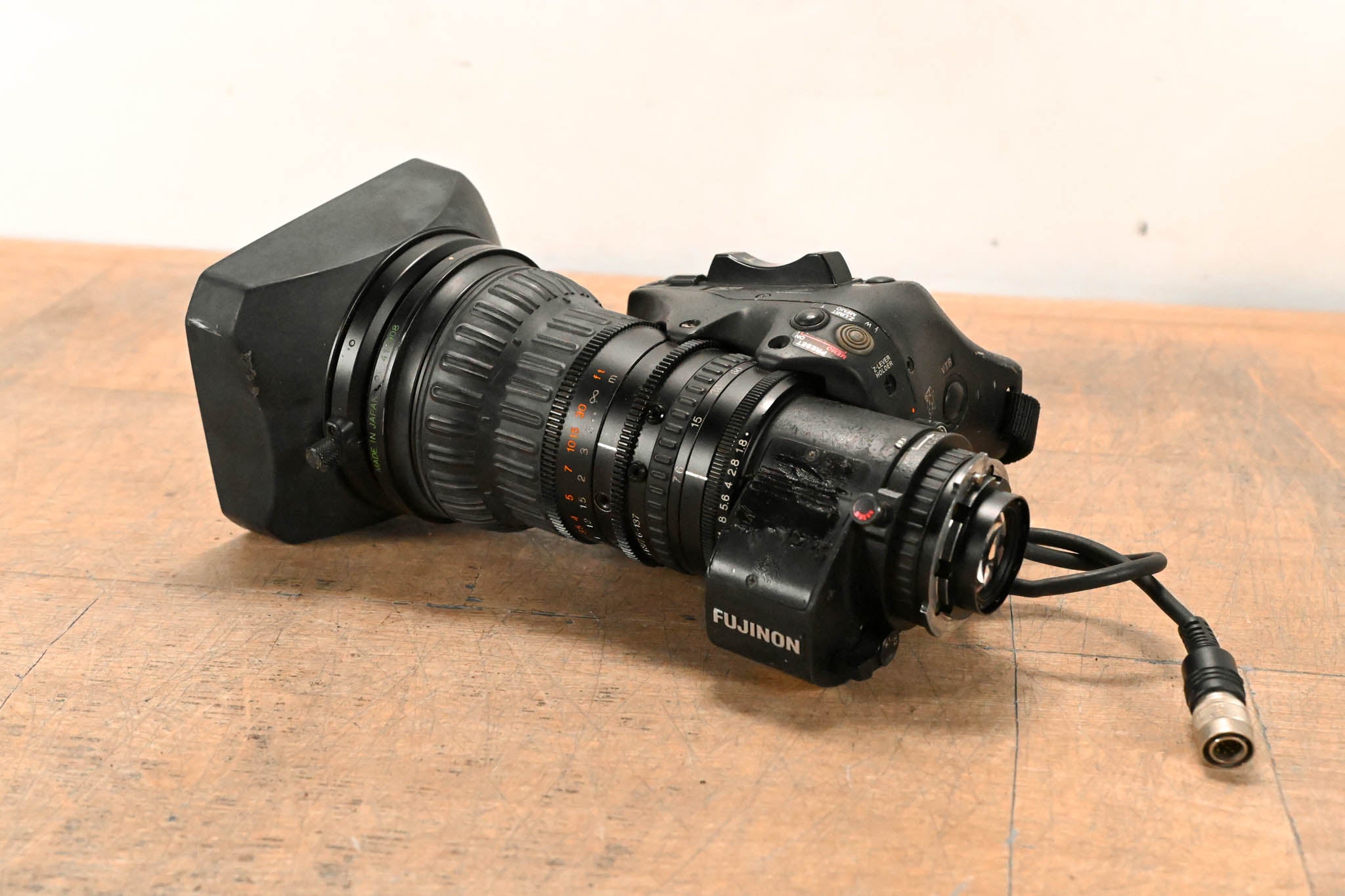 Fujinon A18x7.6BERM-M48 B4 Mount (2/3") TV Zoom Lens