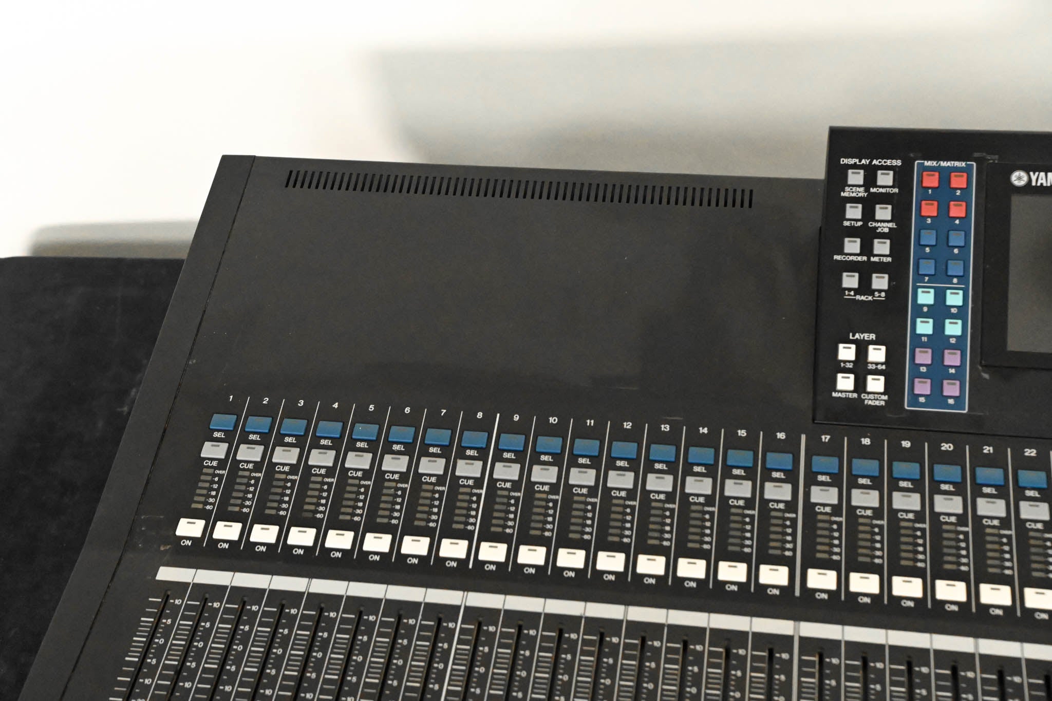 Yamaha LS9-32 32-Input Digital Mixing Console