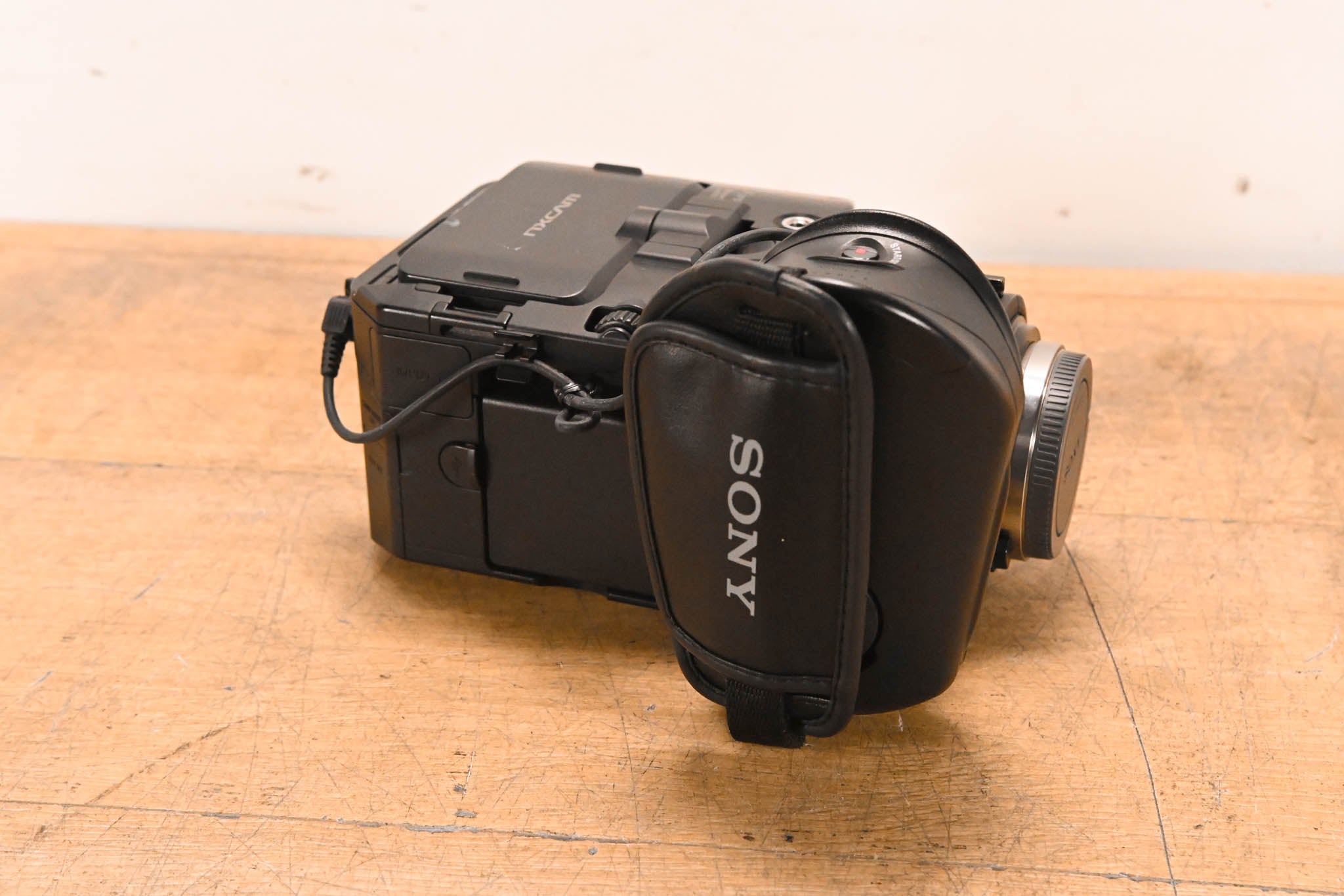 Sony NEX-FS100U Super 35mm Sensor Camcorder