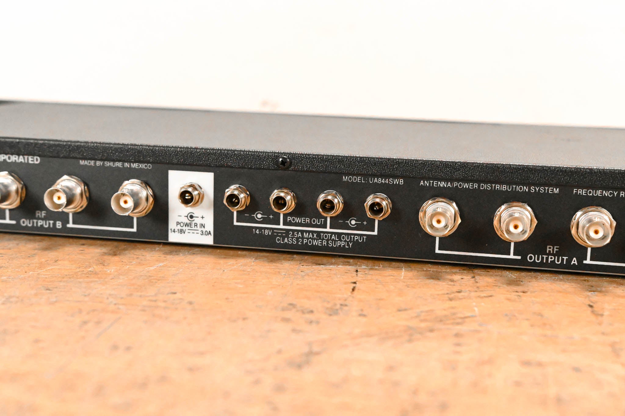 Shure UA844SWB Antenna Distribution System - 470-952 MHz NO POWER SUPPLY