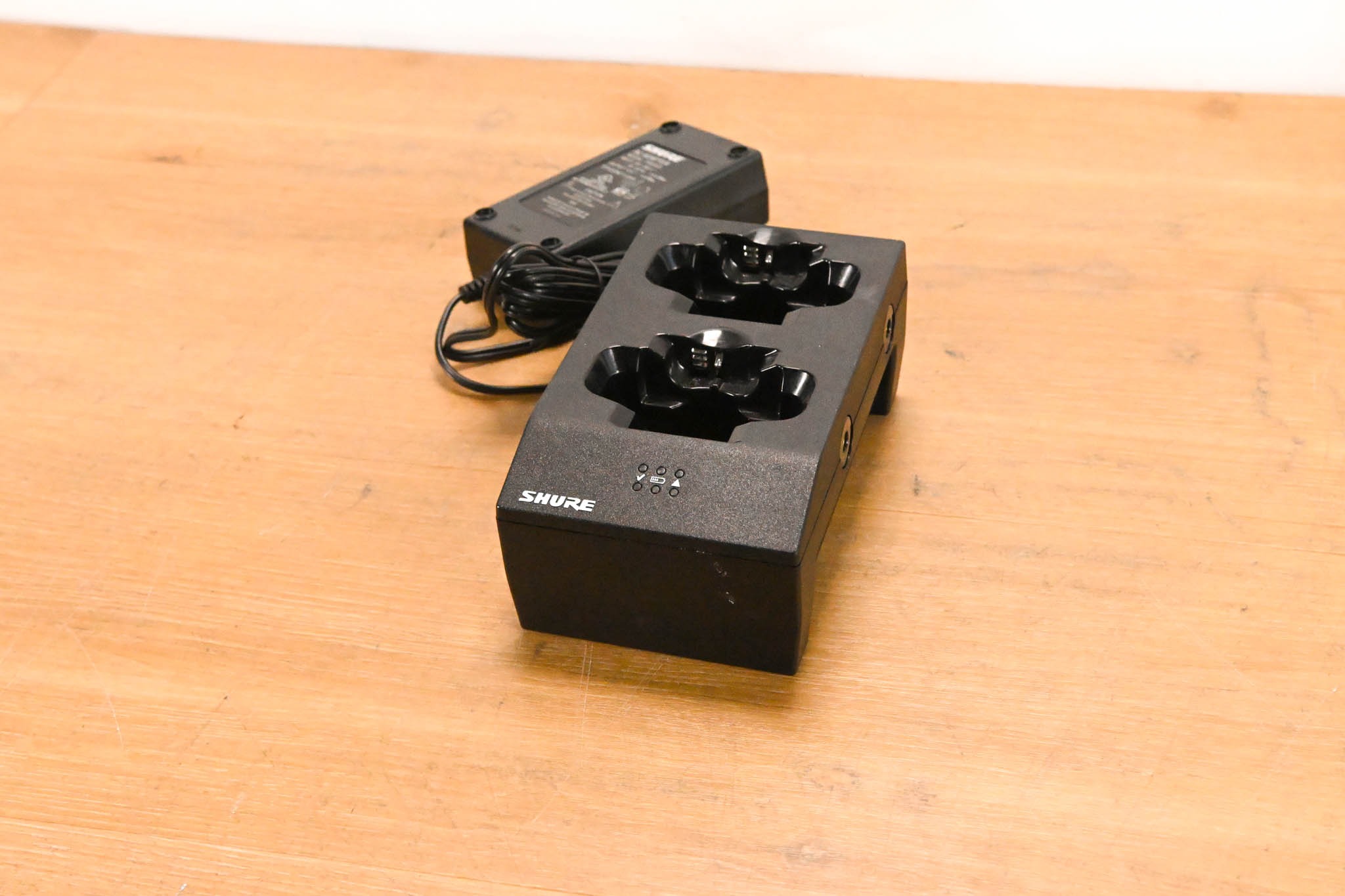 Shure SBC200 Dual Docking Recharging Station