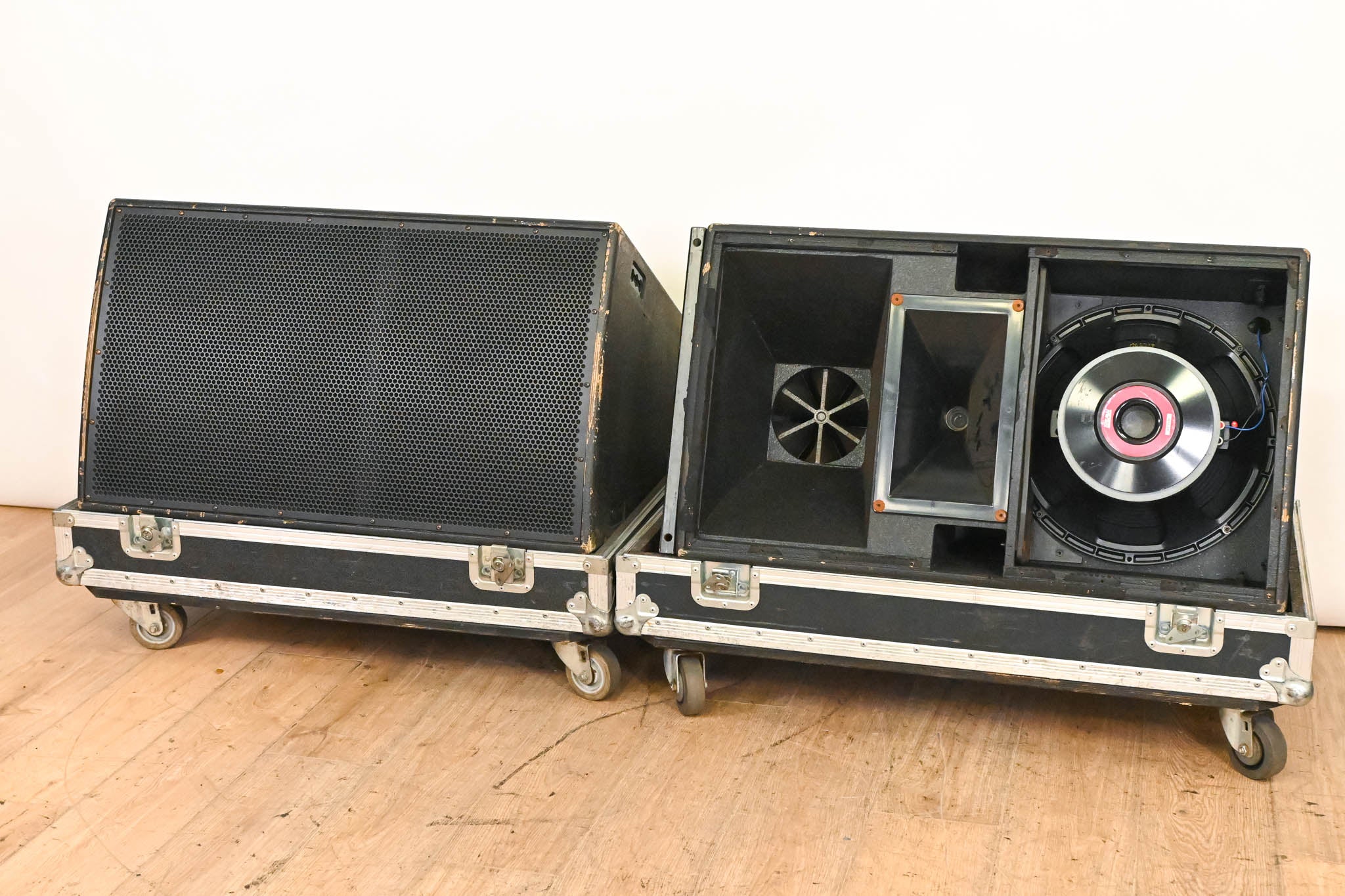 EAW KF650z Virtual Array Full Range Loudspeaker (PAIR) w/ Road Case