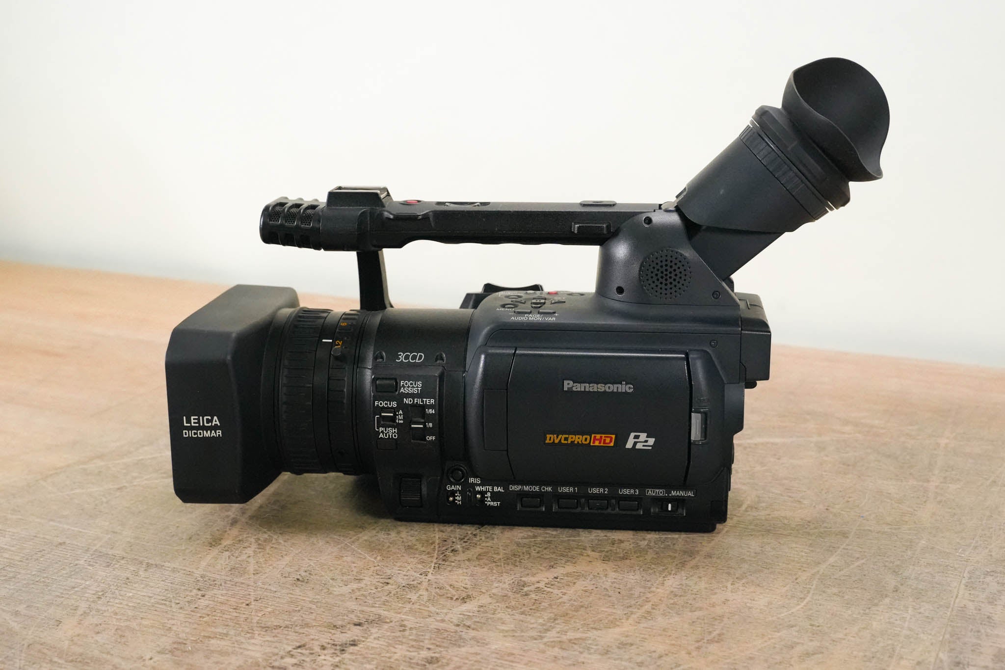 Panasonic AG-HVX200P 3-CCD P2/DVCPRO HD Format Camcorder