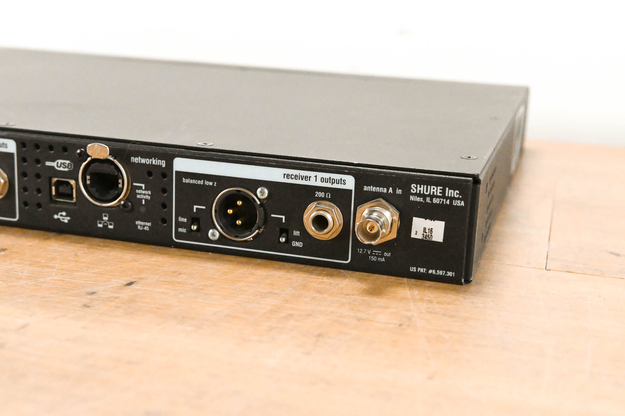 Shure UR4D Dual-Channel UHF Wireless Receiver - H4 Band: 518-578 MHz