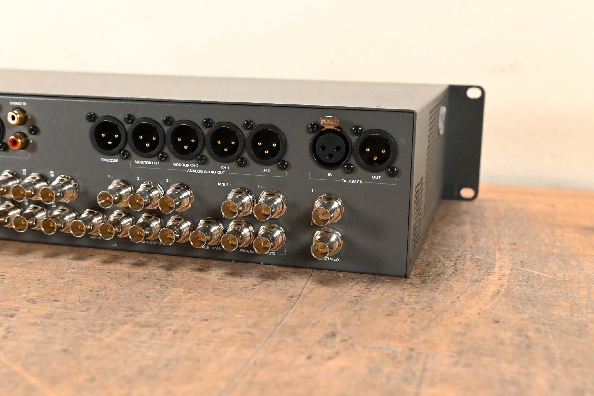Blackmagic Design ATEM 4 M/E Broadcast Studio 4K