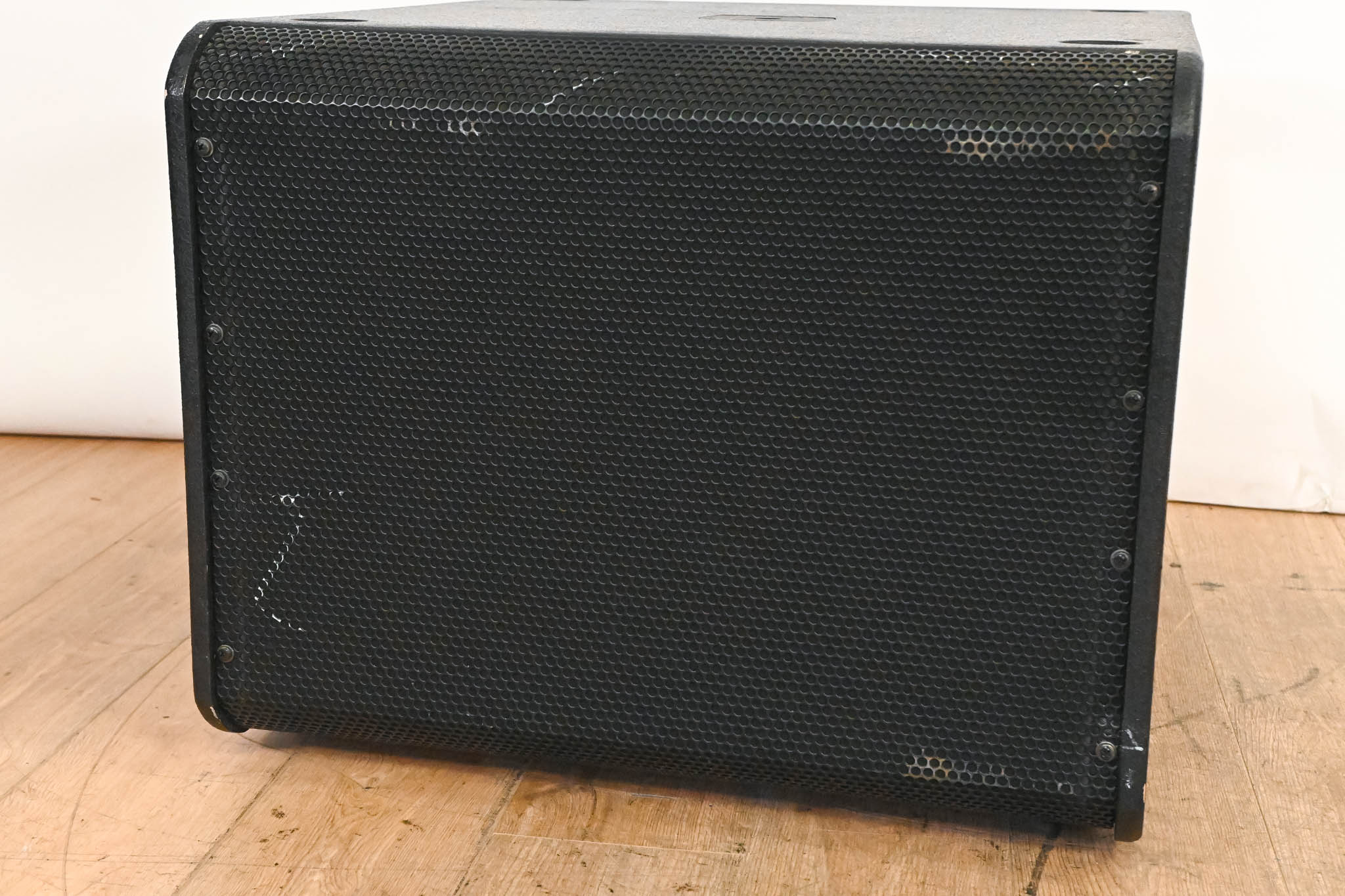 QSC GP118-SW 18" 850W Passive Subwoofer