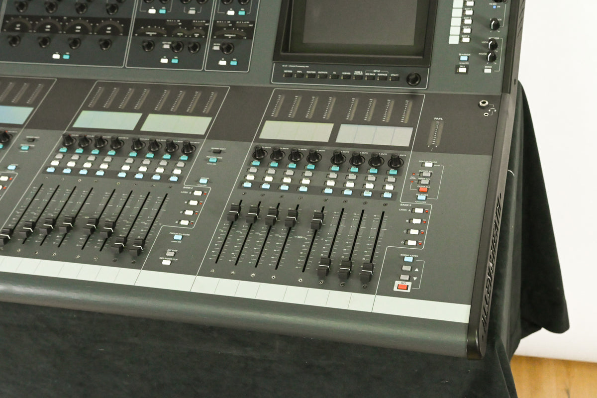 Allen & Heath iLive-T112 Mixing Surface with iDR-48 Fixed Format MixRack
