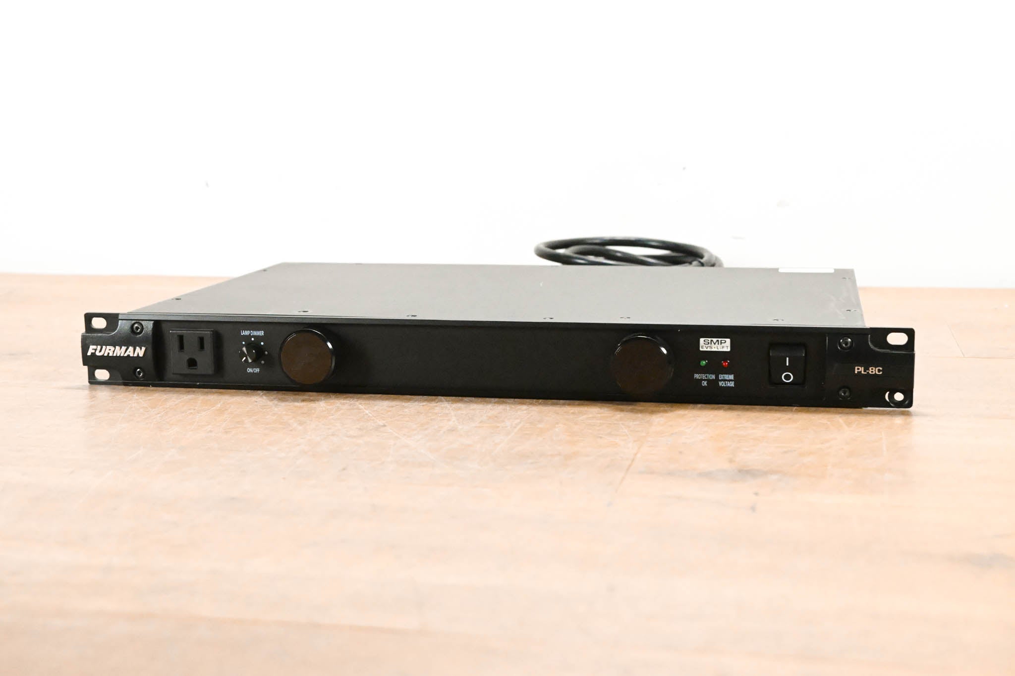 Furman PL-8C 15A Classic Series Power Conditioner with Lights