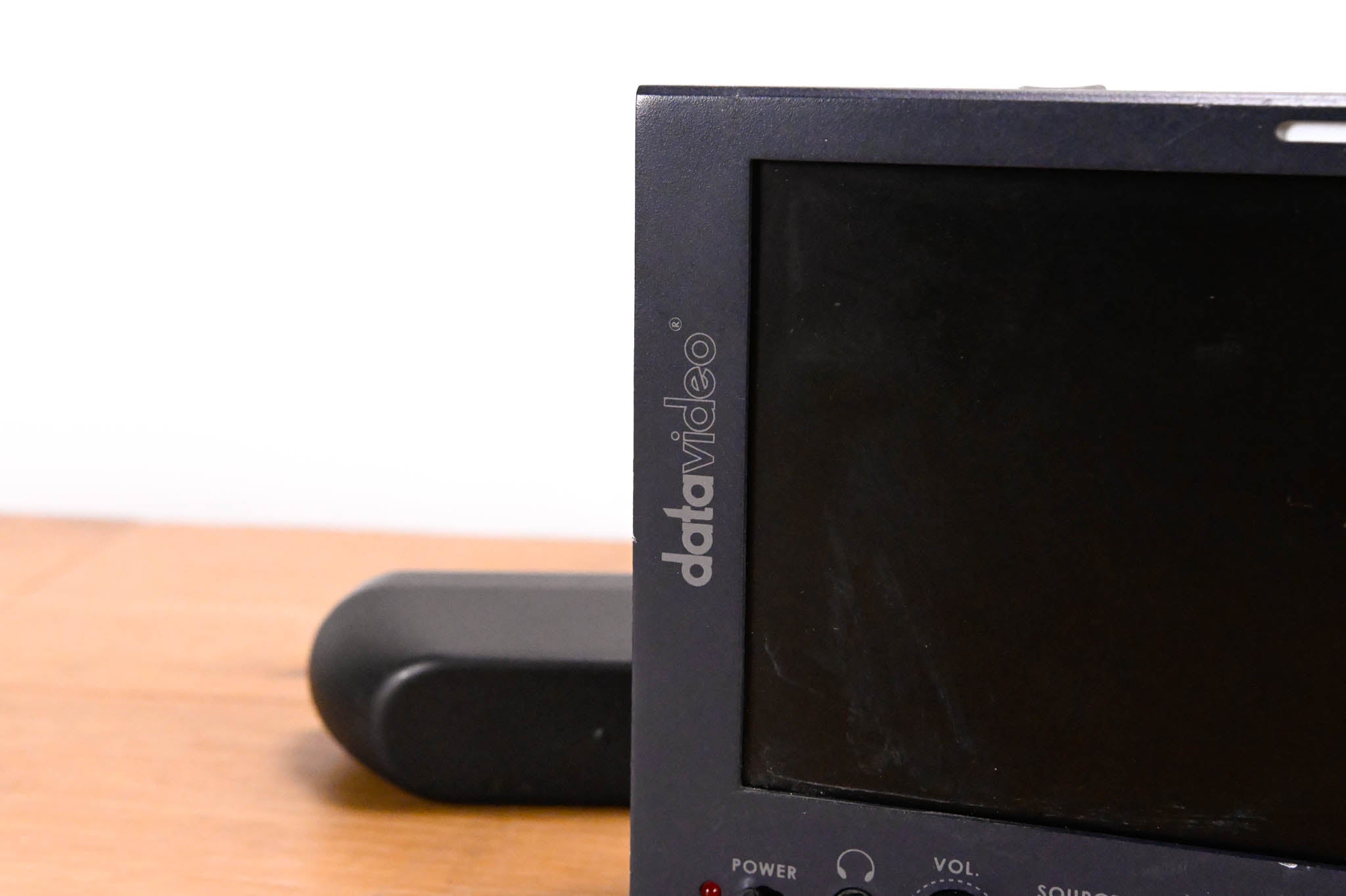 Datavideo TLM-700HD 7" HD/SD TFT LCD Monitor w/ V-Mount Battery Adapter