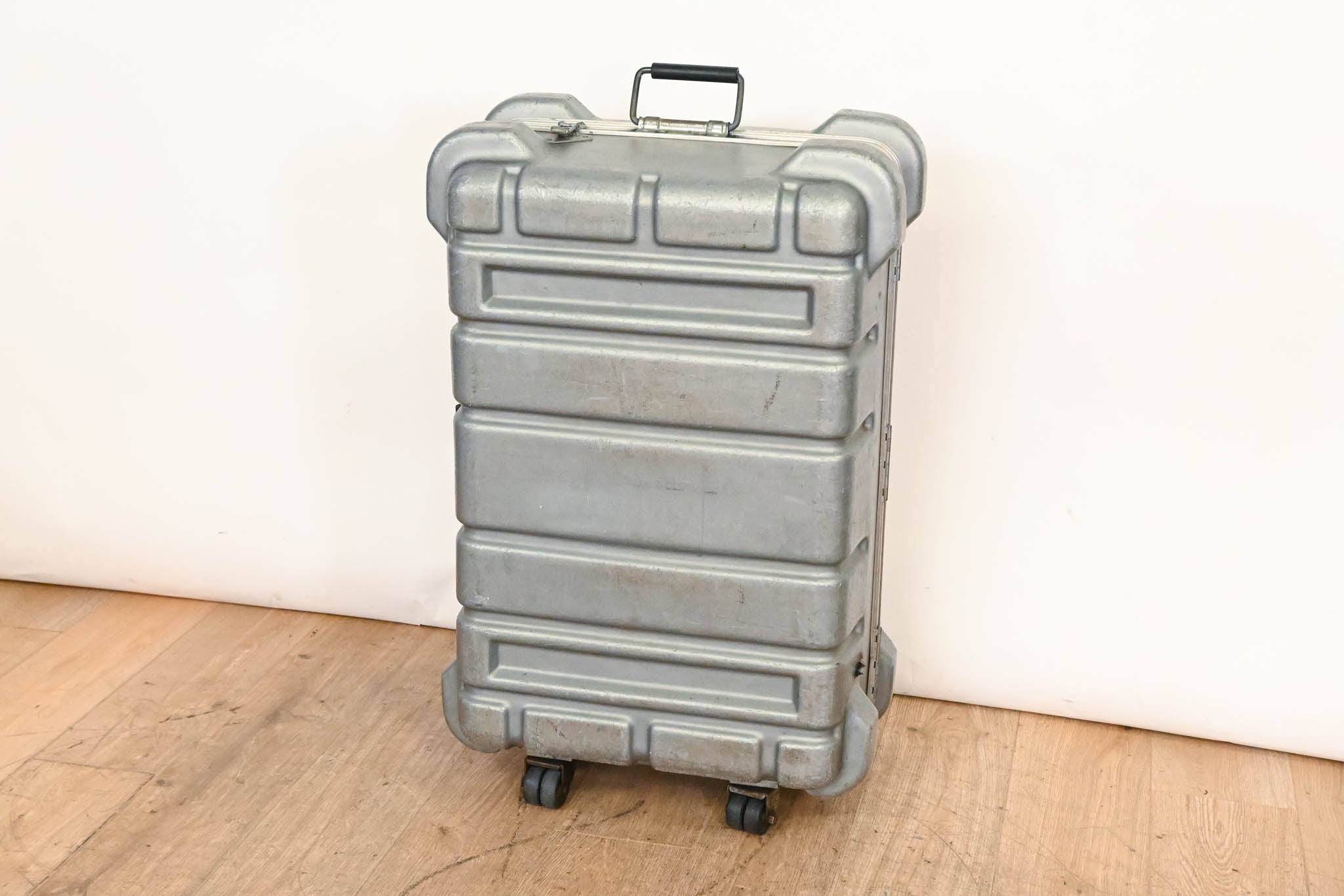 Thermodyne Shok-Stop SHAN-B700 Heavy Duty Rolling ATA Case