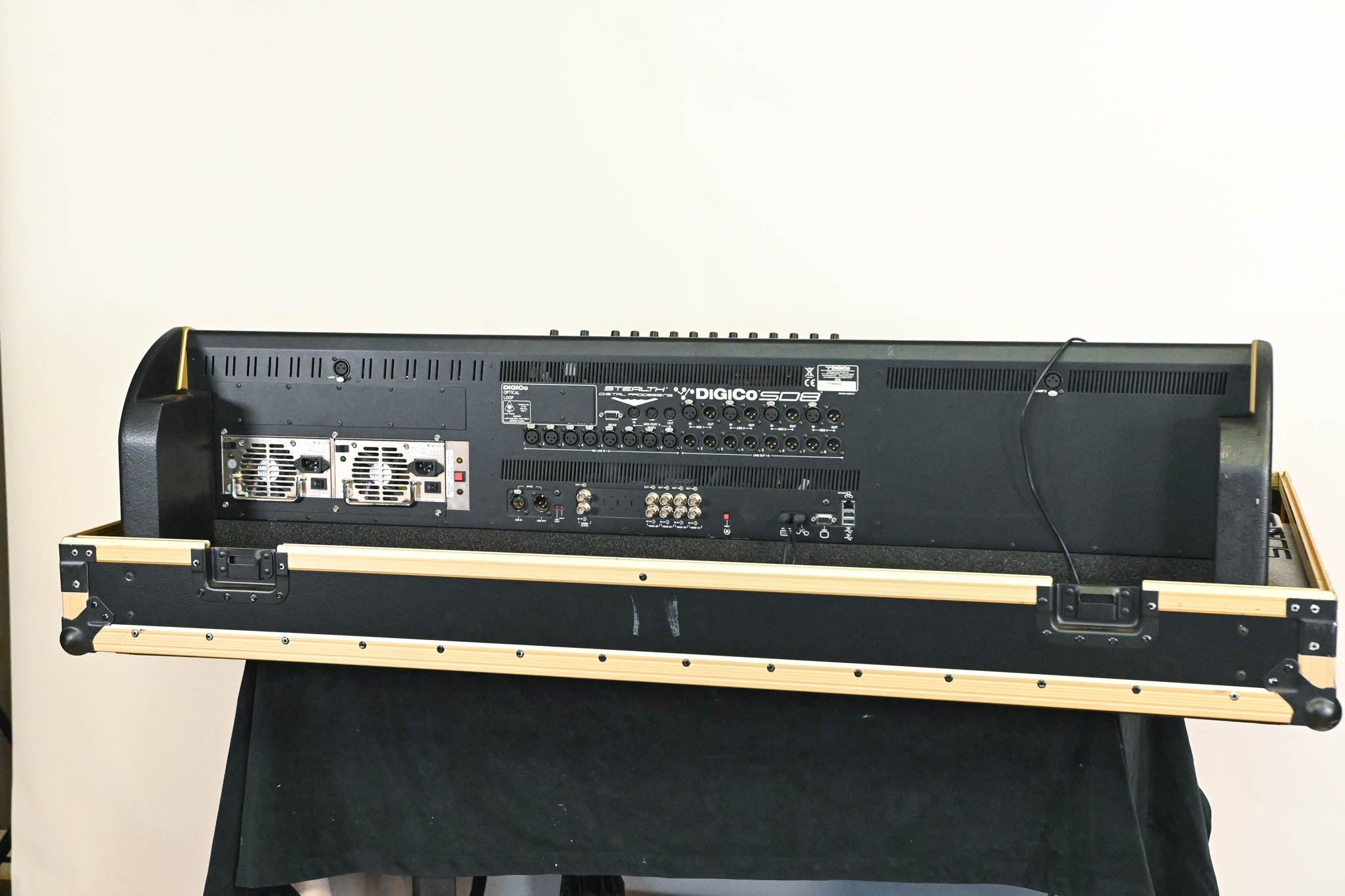 DiGiCo SD8 120-Channel Digital Mixing Console with Road Case