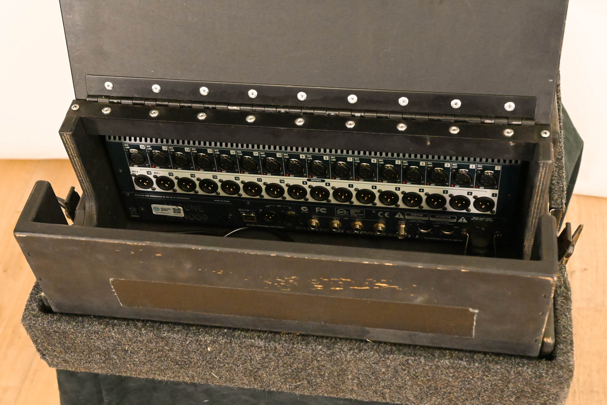 Soundcraft Si Expression 1 Digital Audio Mixing Console with Road Case