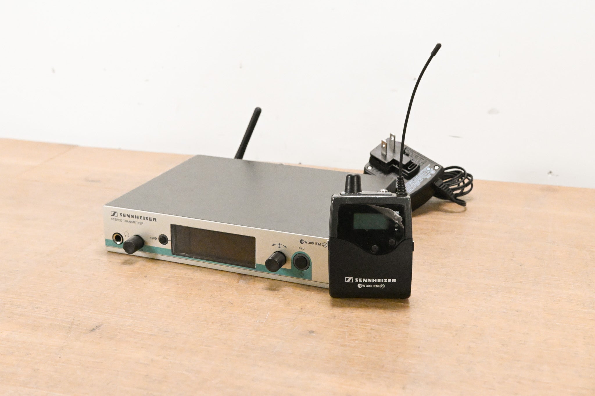 Sennheiser ew 300 IEM G3 Wireless In-Ear Monitoring System - 516-558 MHz