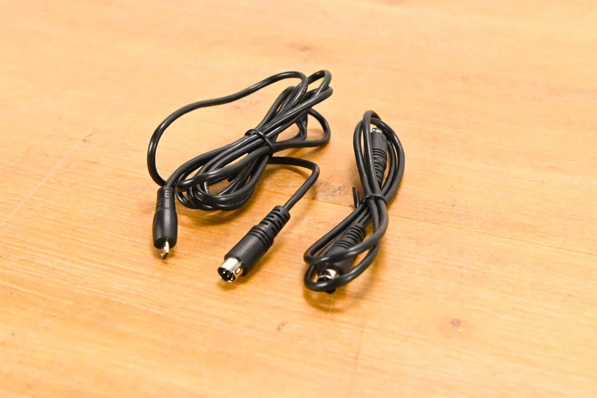IK Multimedia iRig PowerBridge Power Source - Lightning Adapter