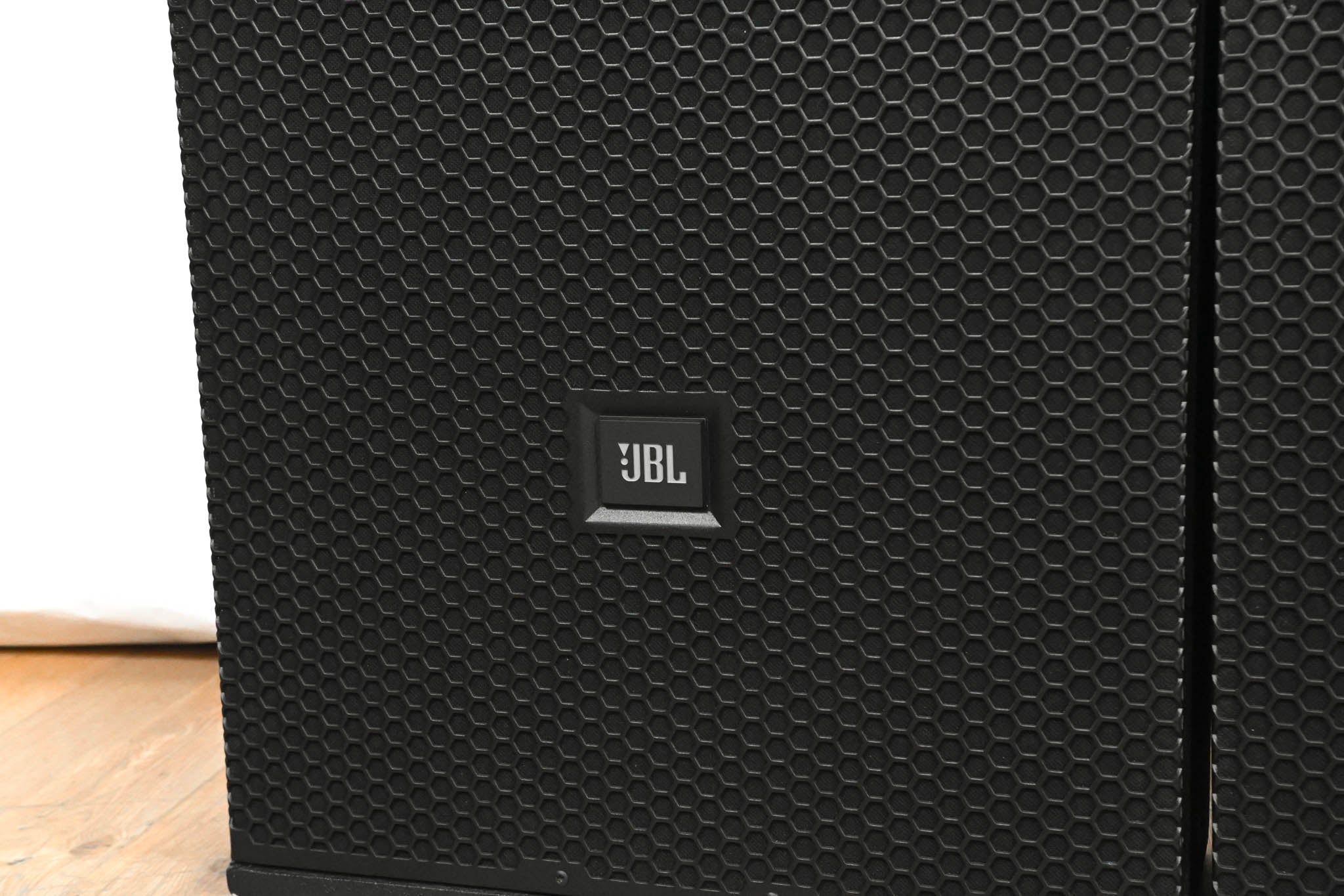 JBL VTX F15 15-inch Bi-Amplified 2-Way Loudspeaker Pair with Road Case