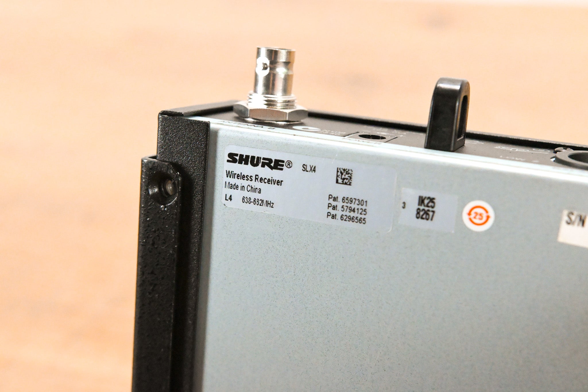 Shure SLX4 Wireless Receiver - L4 Band: 638-662 MHz (NO POWER SUPPLY)