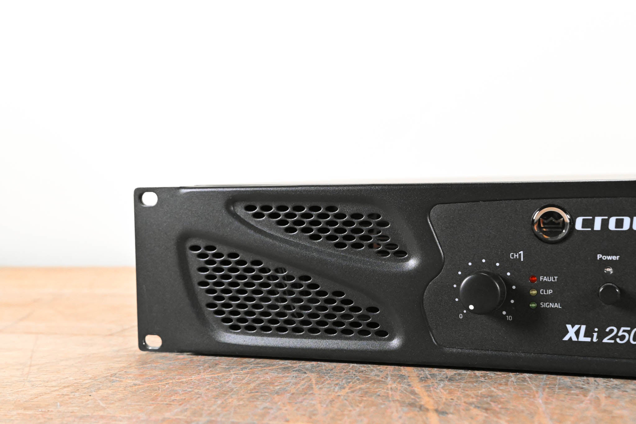 Crown XLi 2500 Two-channel, 750W @ 4 Ohms Power Amplifier