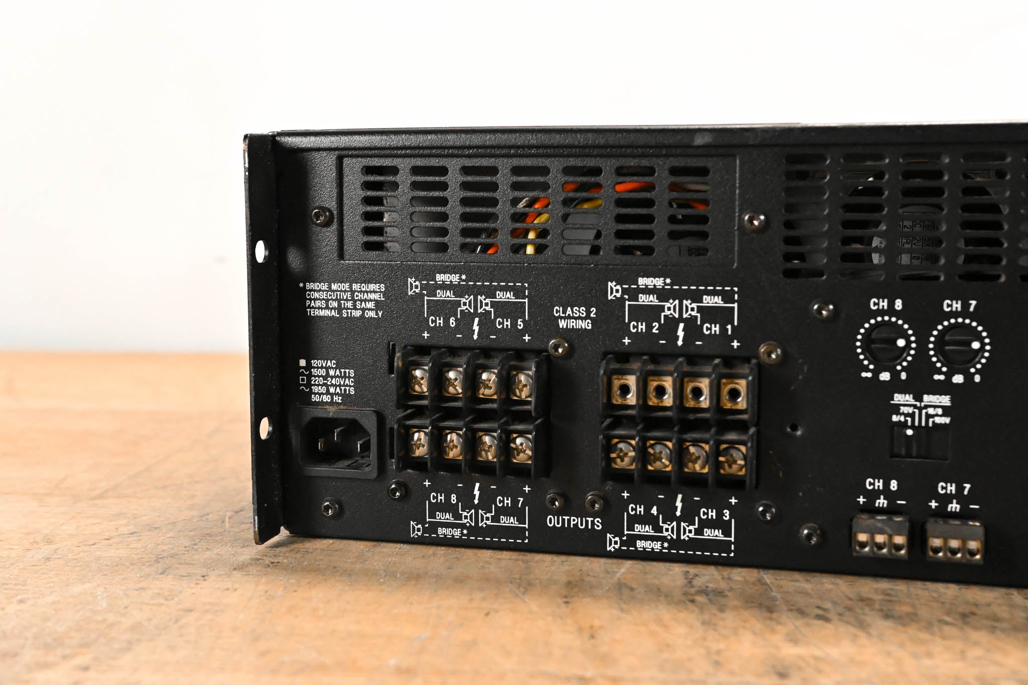 Crown CTs 8200 200W 8-Channel Power Amplifier