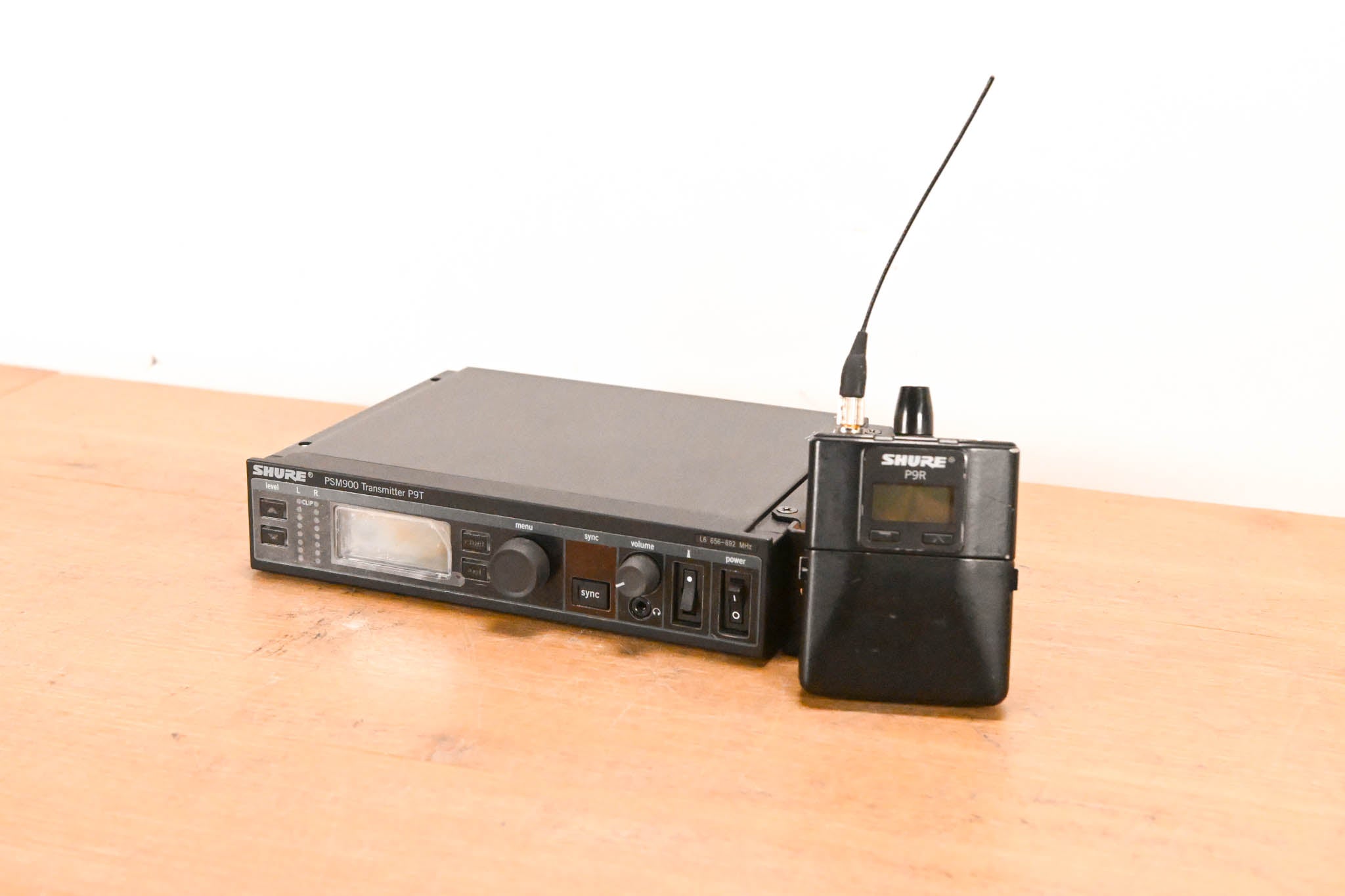 Shure PSM 900 Wireless IEM System L6 Band: 656-692 MHz (NO POWER SUPPLY)