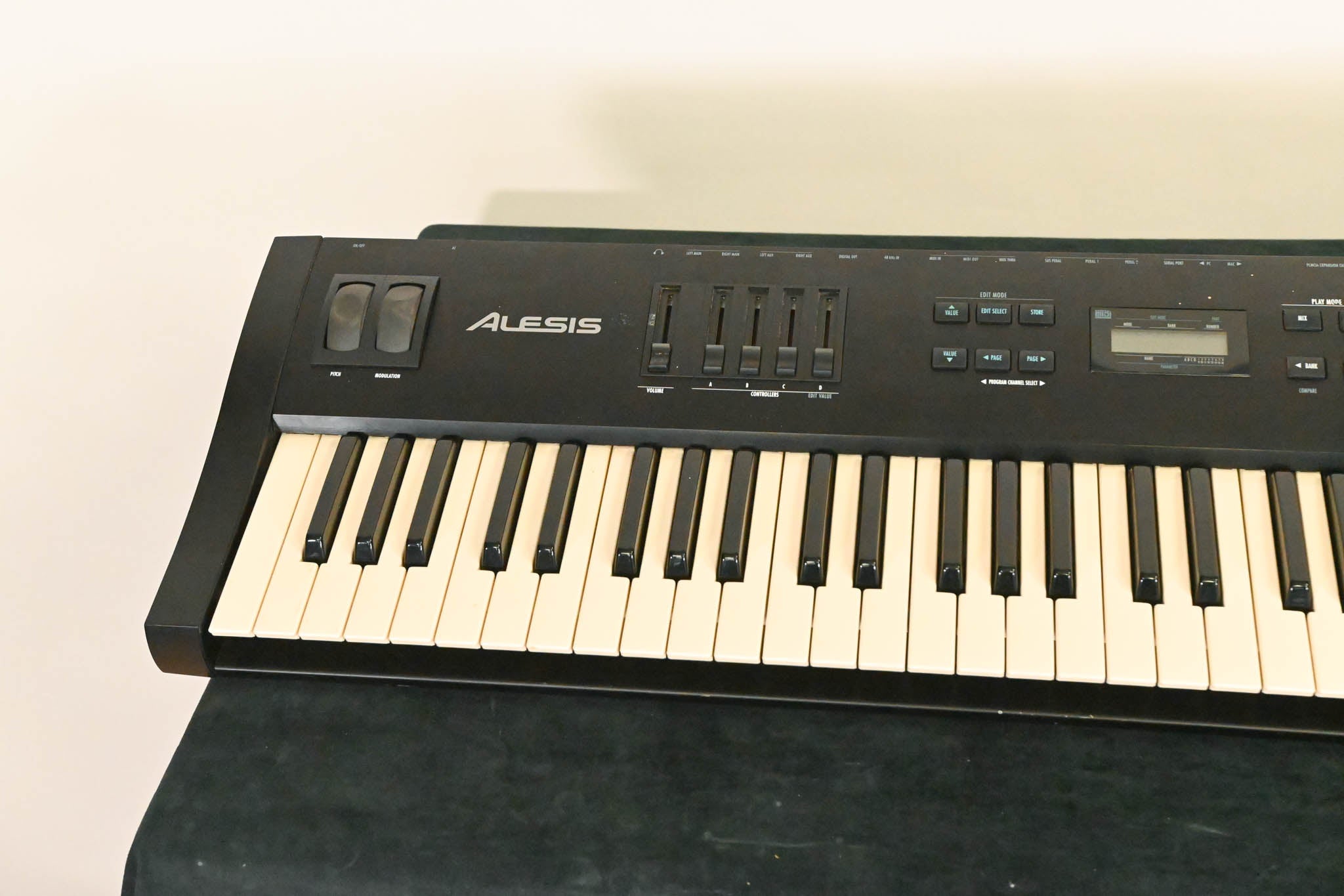 Alesis QS7 76-Key Synthesizer Keyboard