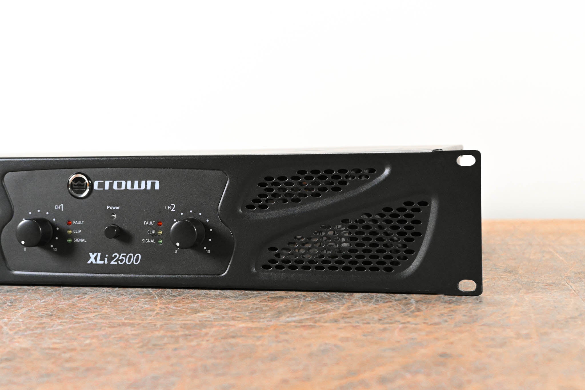 Crown XLi 2500 Two-channel, 750W @ 4 Ohms Power Amplifier