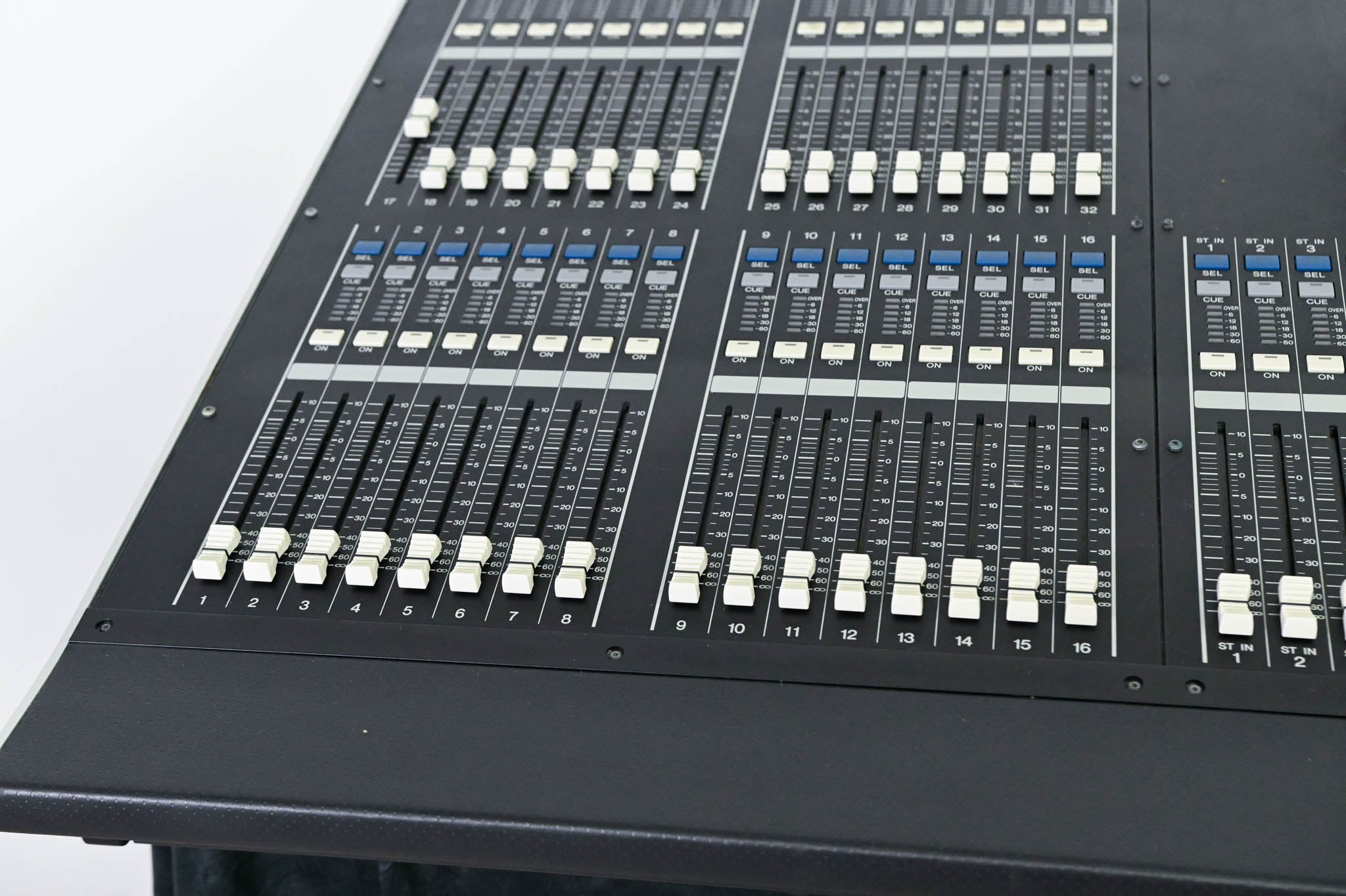 Yamaha M7CL-48ES 48-Channel EtherSound Digital Audio Mixer